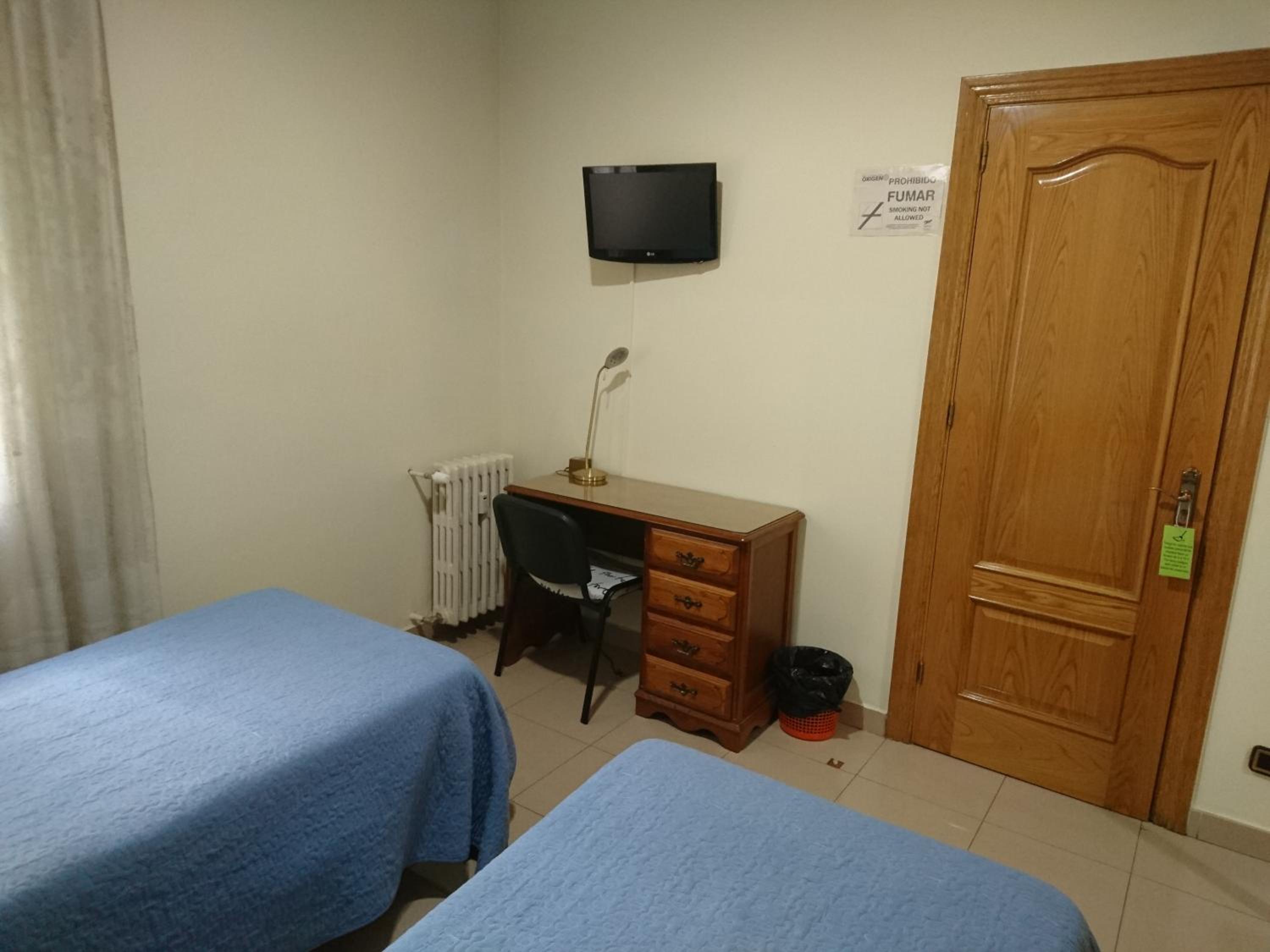 Twin Room - Photo 2