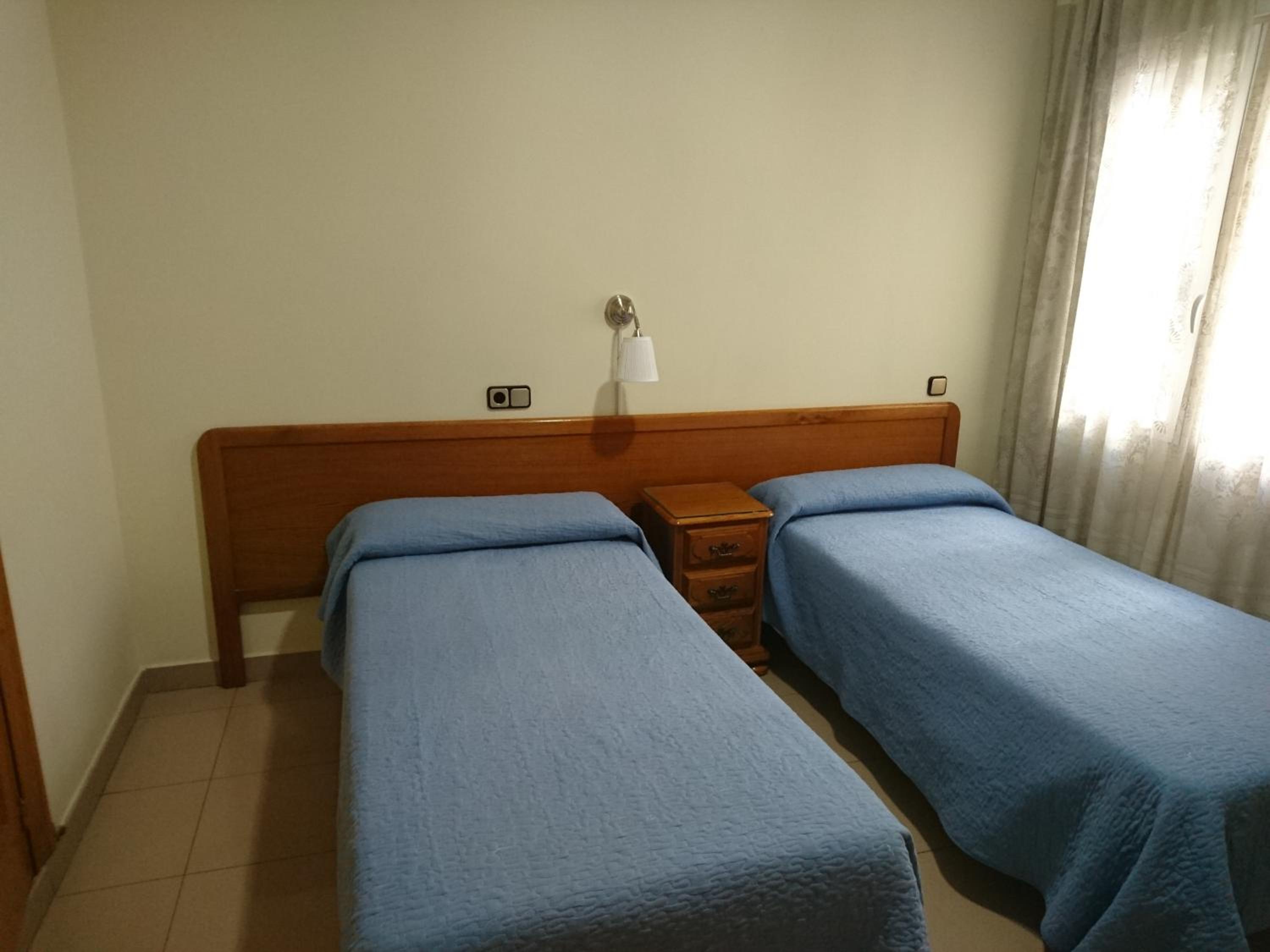 Twin Room - Photo 3