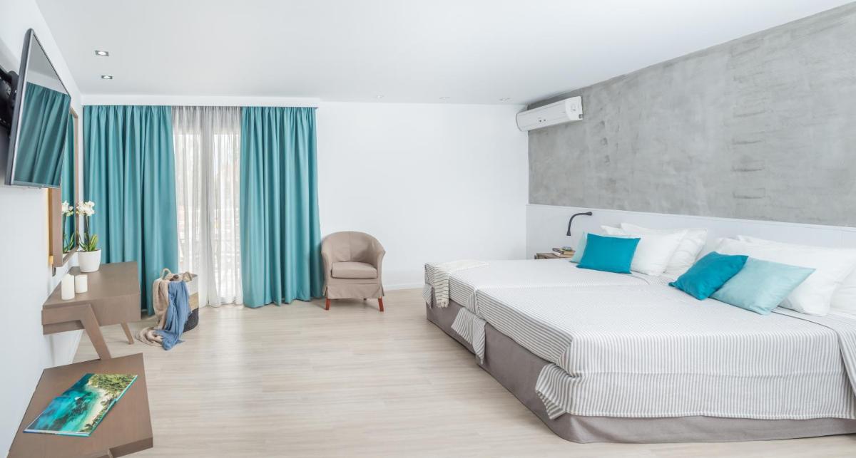 Superior Double Room with Pool View