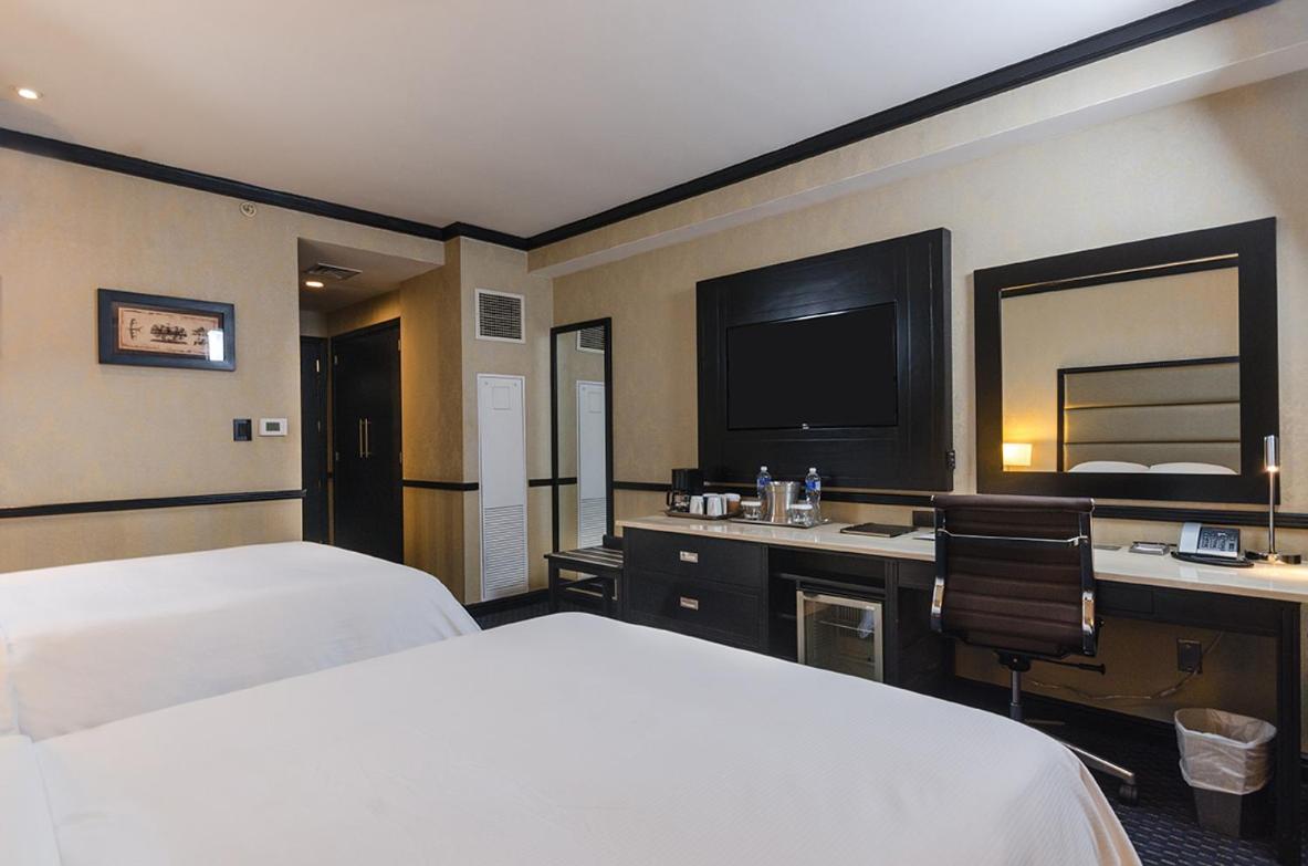 Double Room with Two Double Beds - Photo 1
