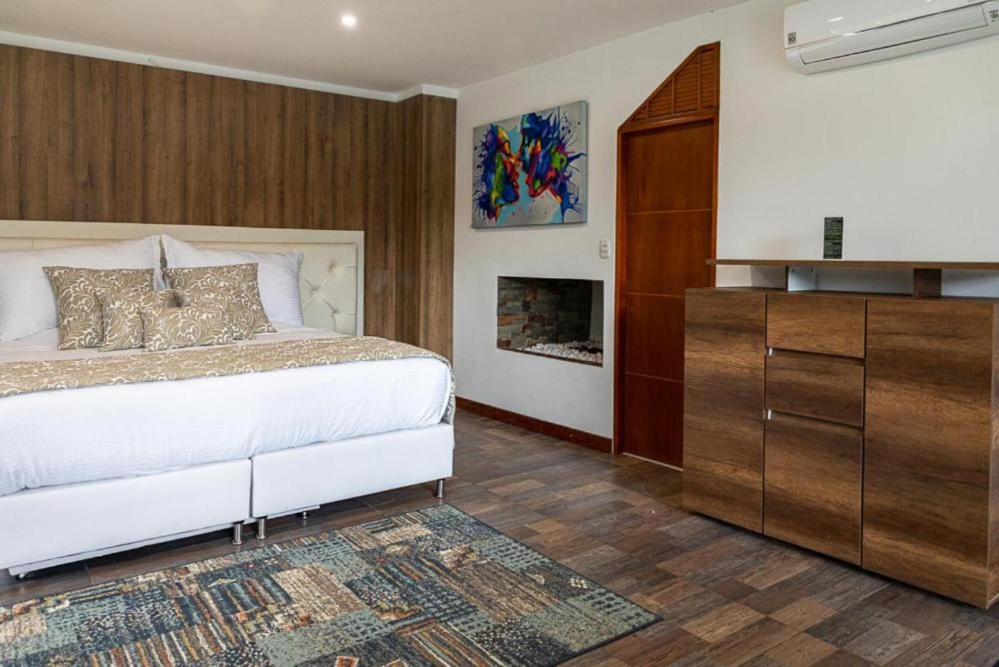 Deluxe Family Room photo 2