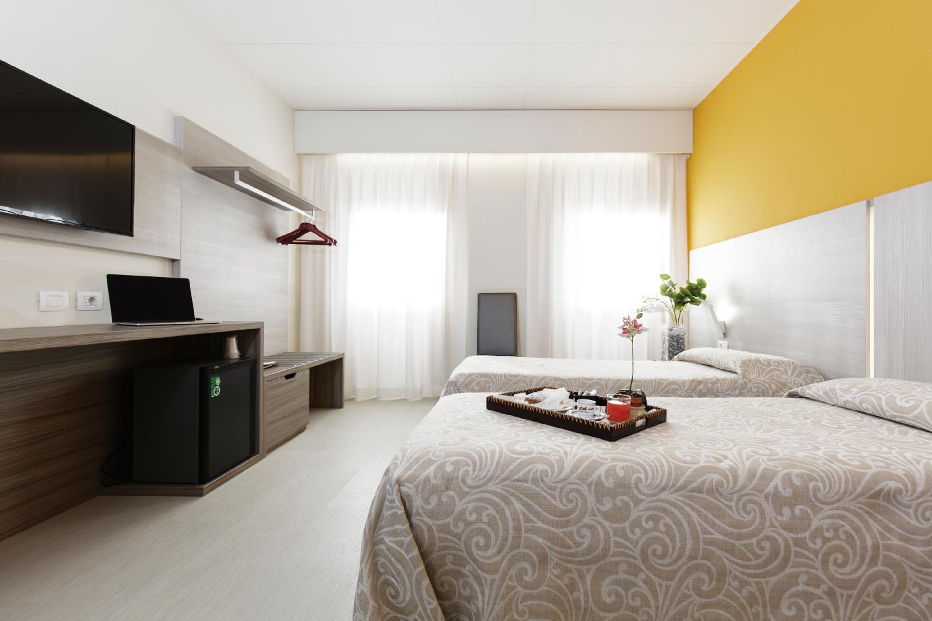 Large Double or Twin Room - Photo 12