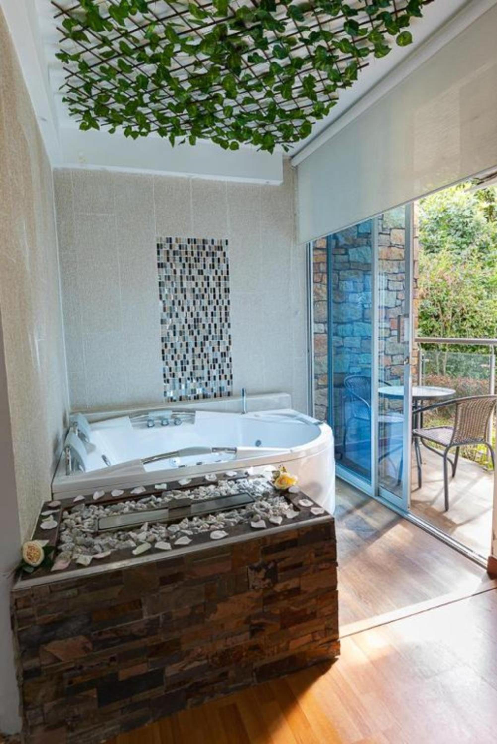 Suite with Spa Bath photo 3