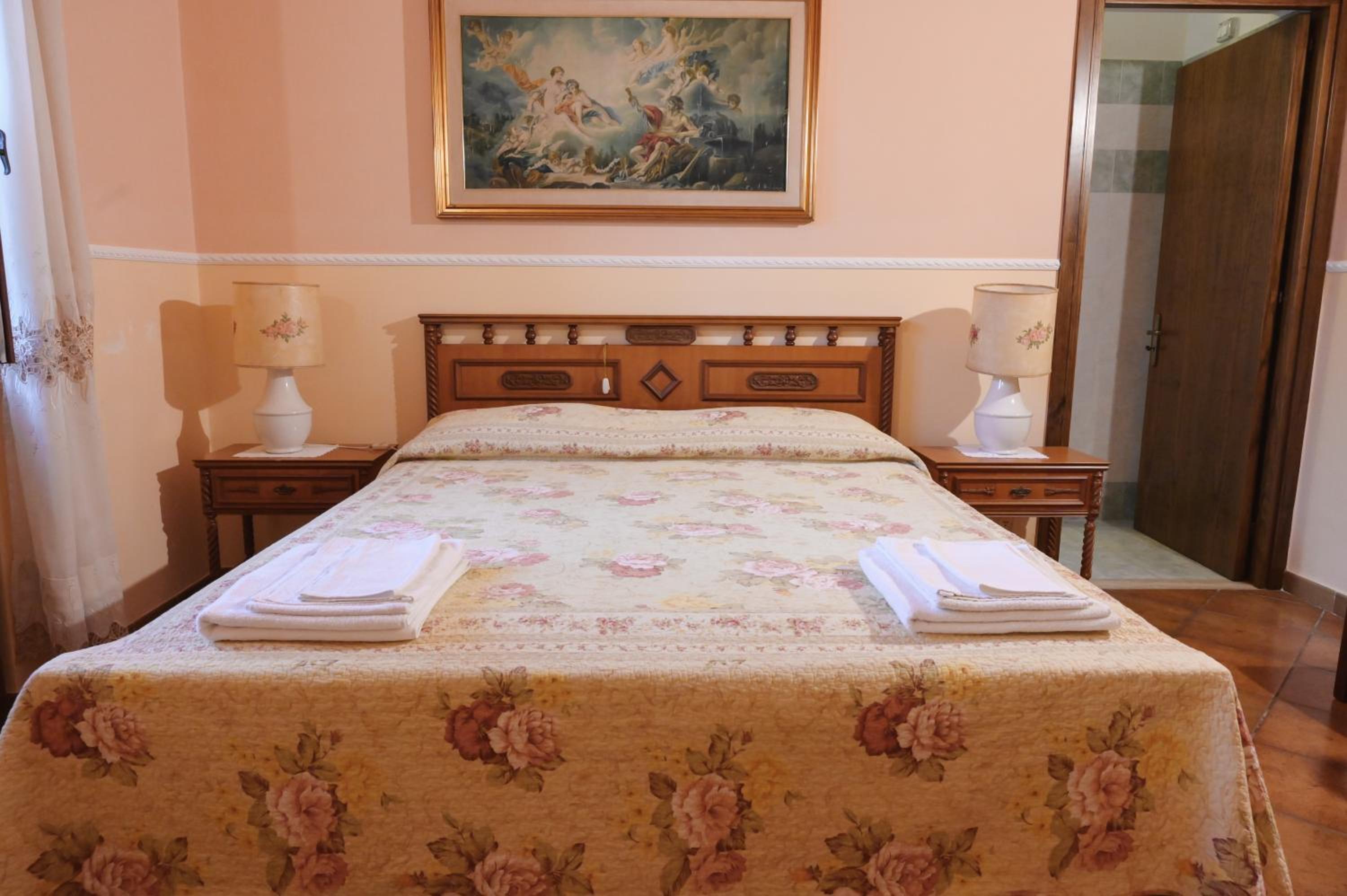 Double Room with Private Bathroom photo 1