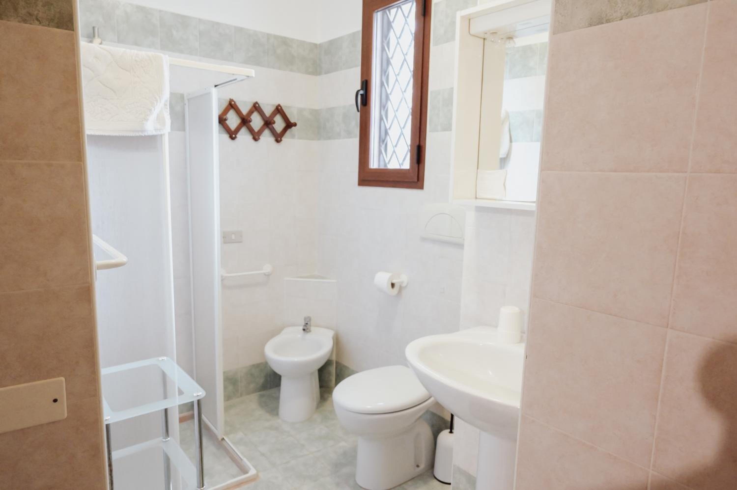 Double Room with Private Bathroom photo 3
