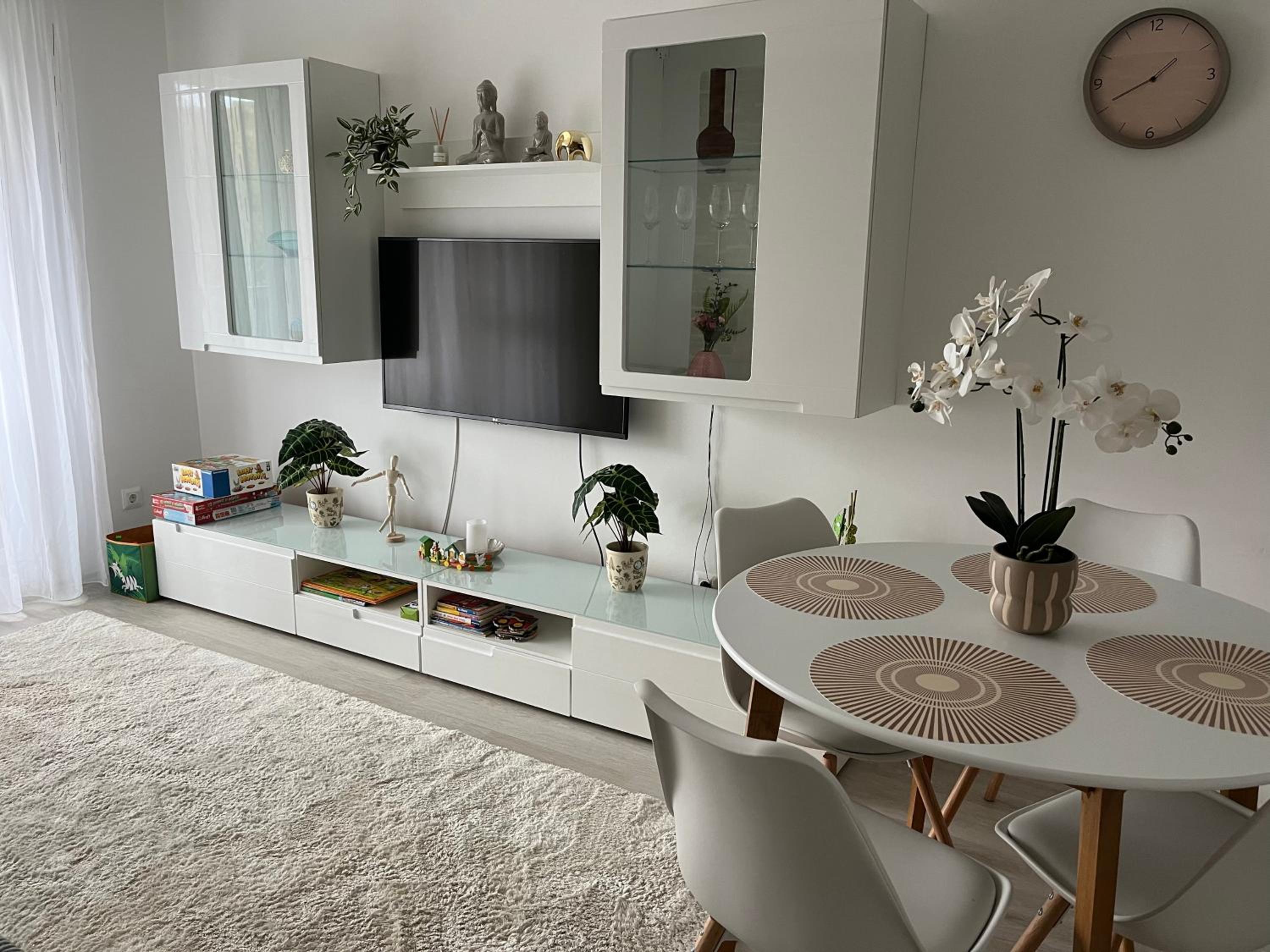 One-Bedroom Apartment photo 2