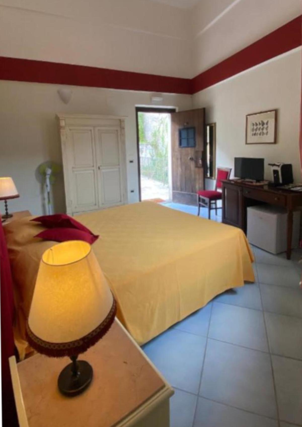 Double Room with Private Bathroom photo 1