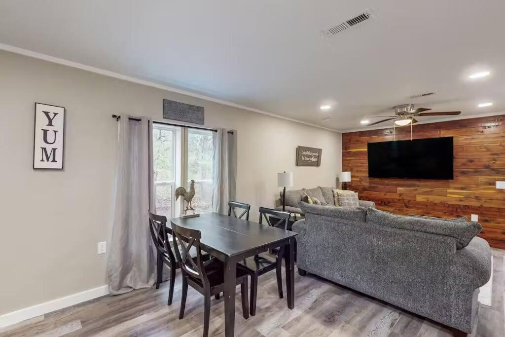 Two-Bedroom House photo 3