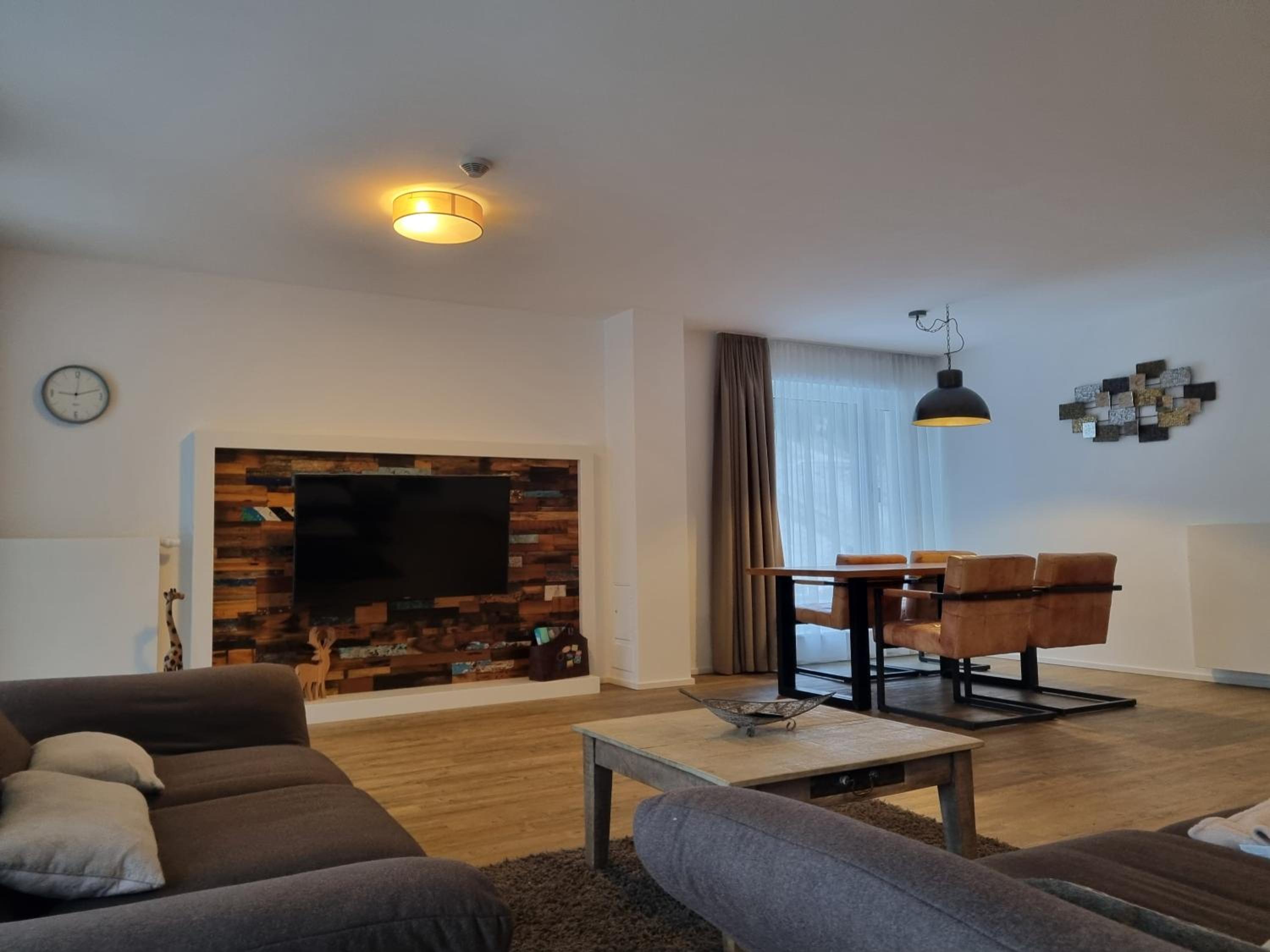 Two-Bedroom Apartment with Mountain View photo 1