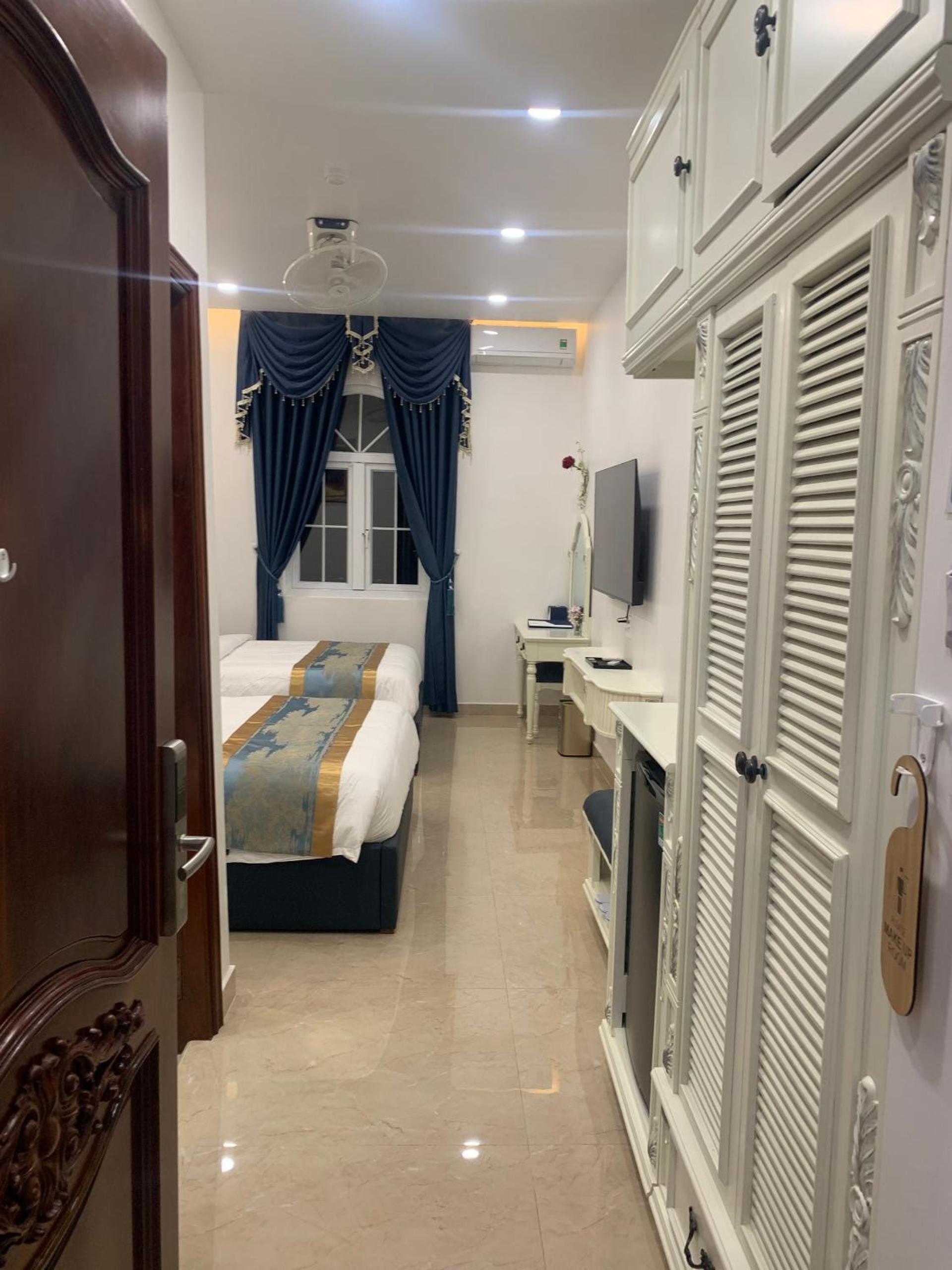 Twin Room - Photo 3