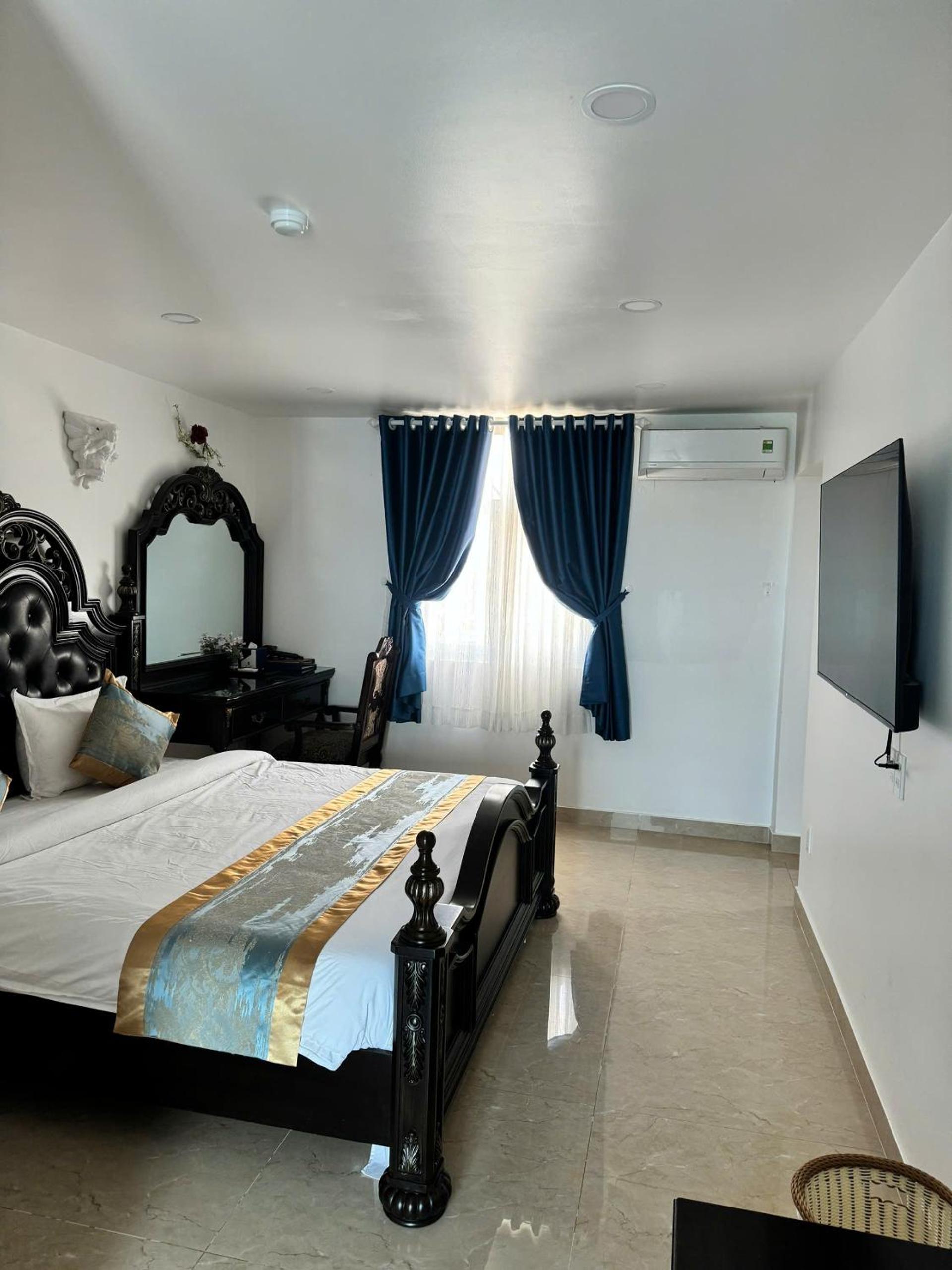 King Suite - Photo 3