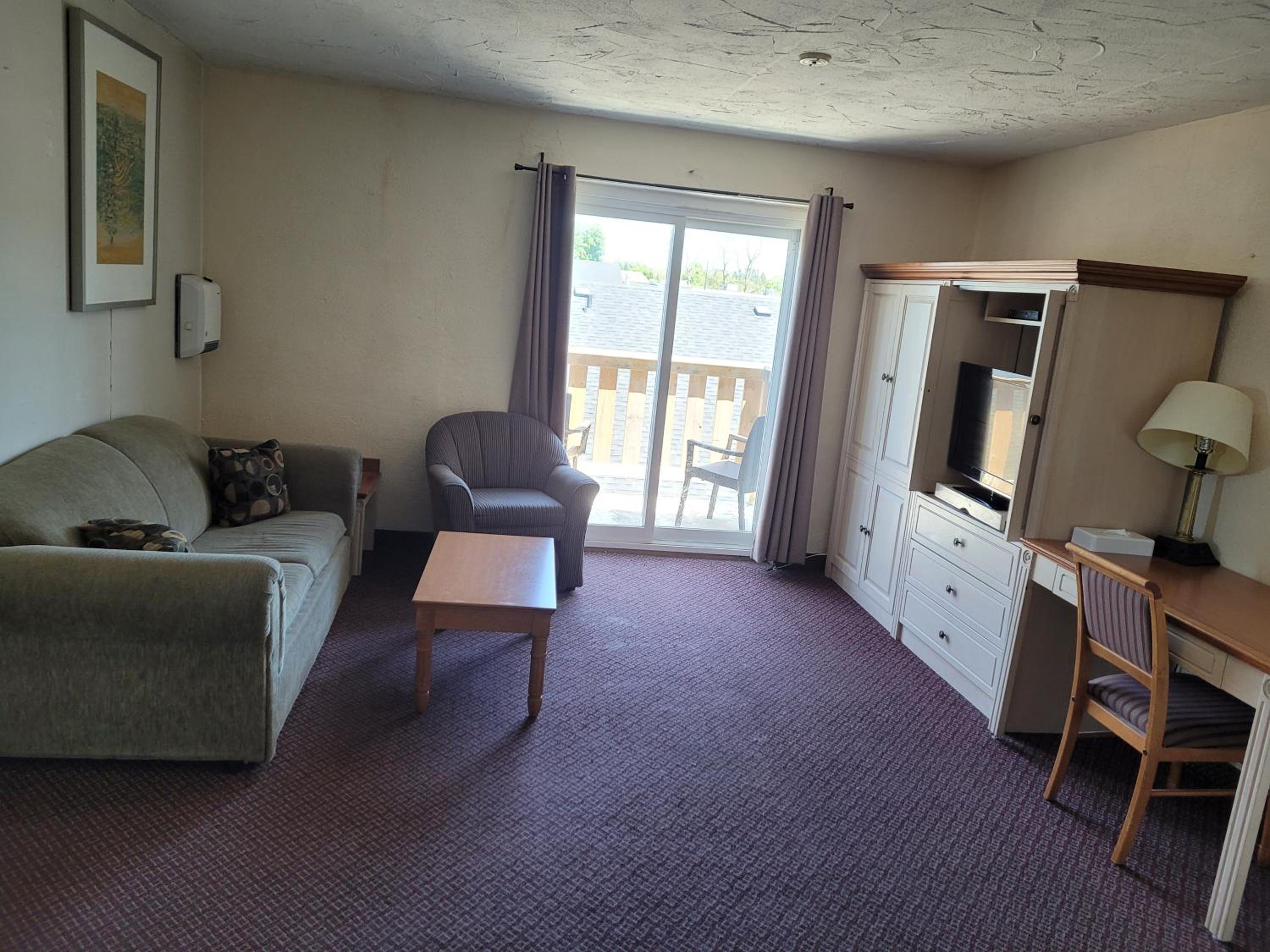 Two-Bedroom Deluxe Apartment with Balcony