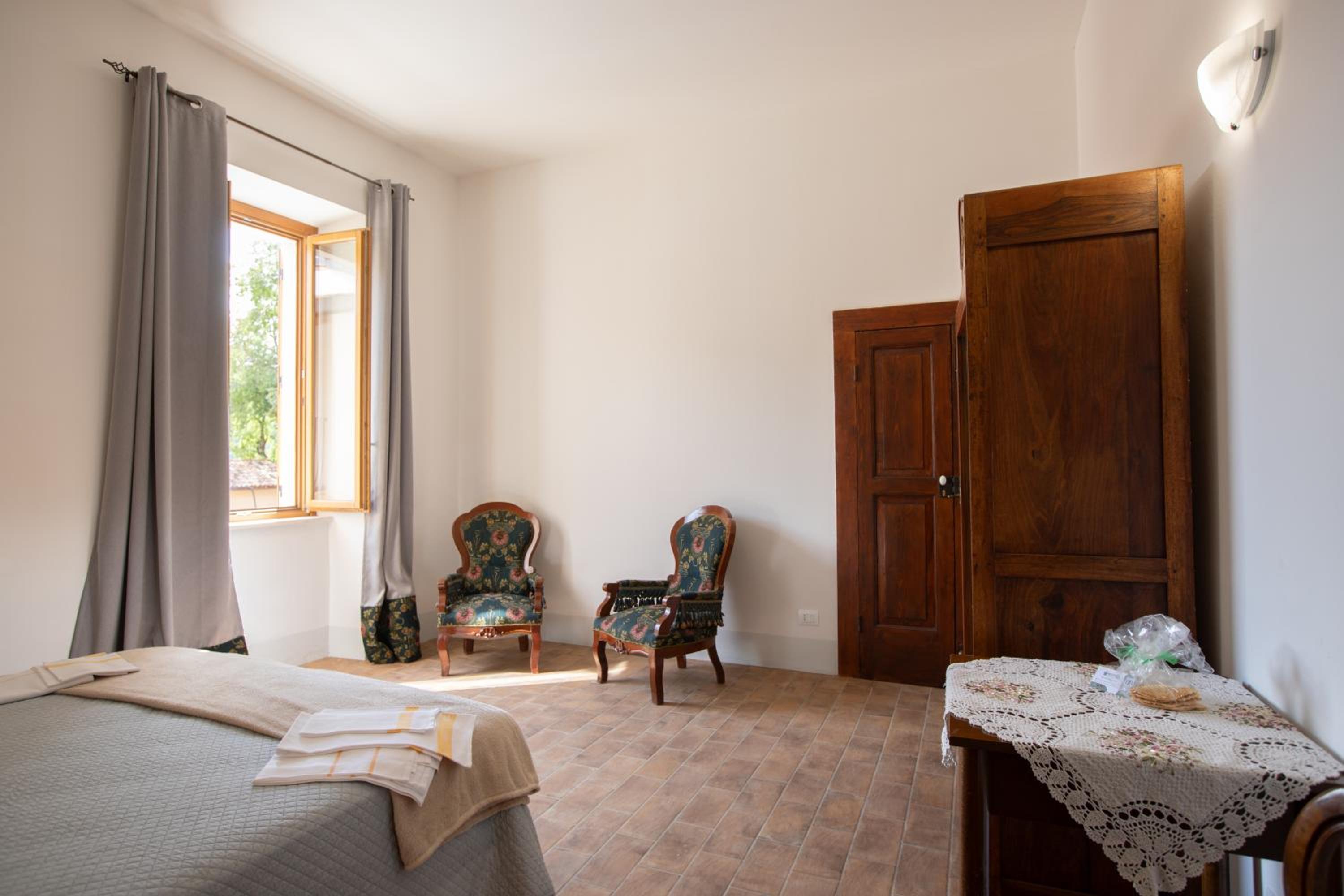 Double or Twin Room - Photo 3