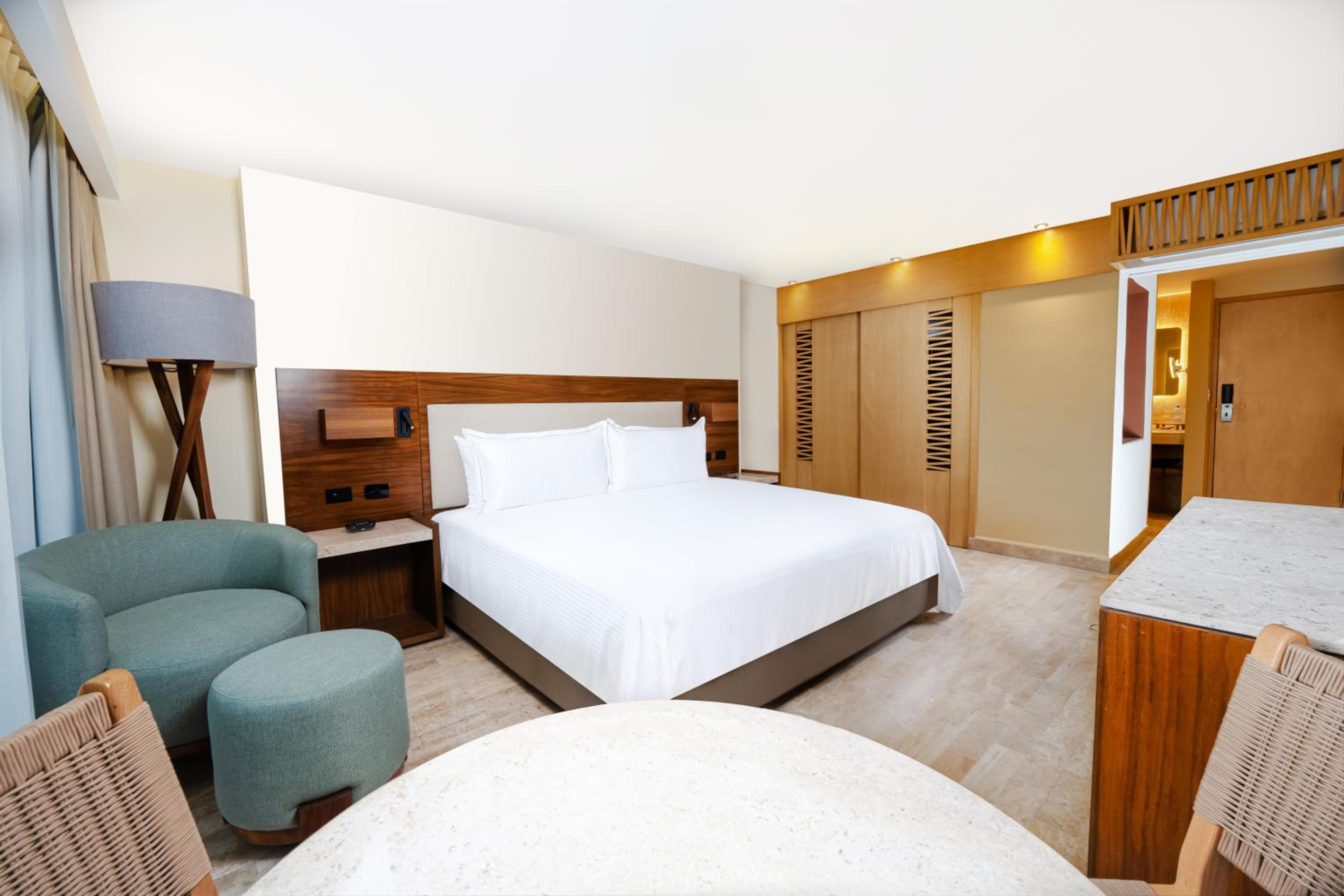 Superior Double Room thumbnail 5