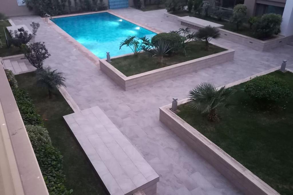 One-Bedroom Apartment with Pool View photo 2