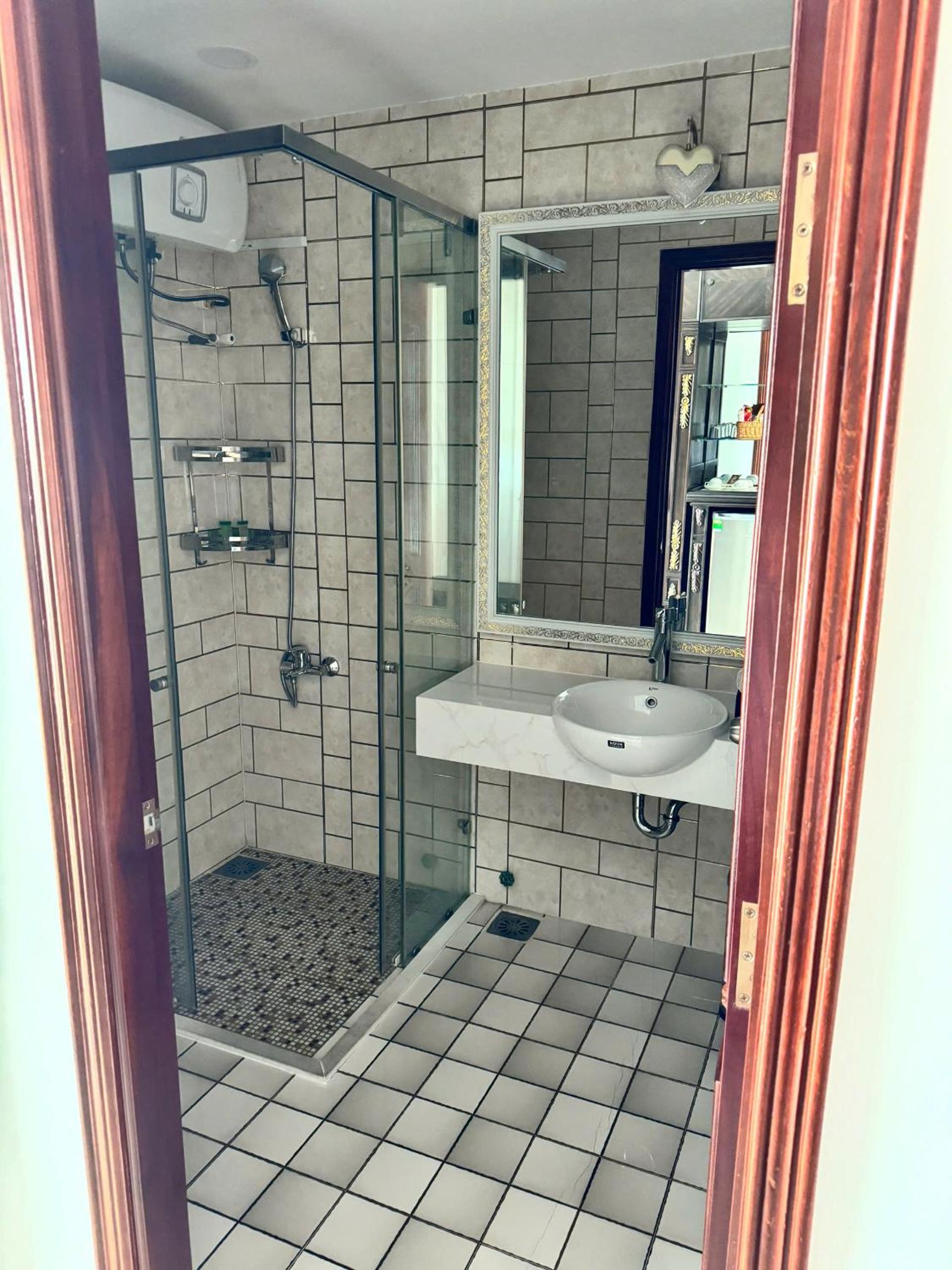 King Suite - Photo 2
