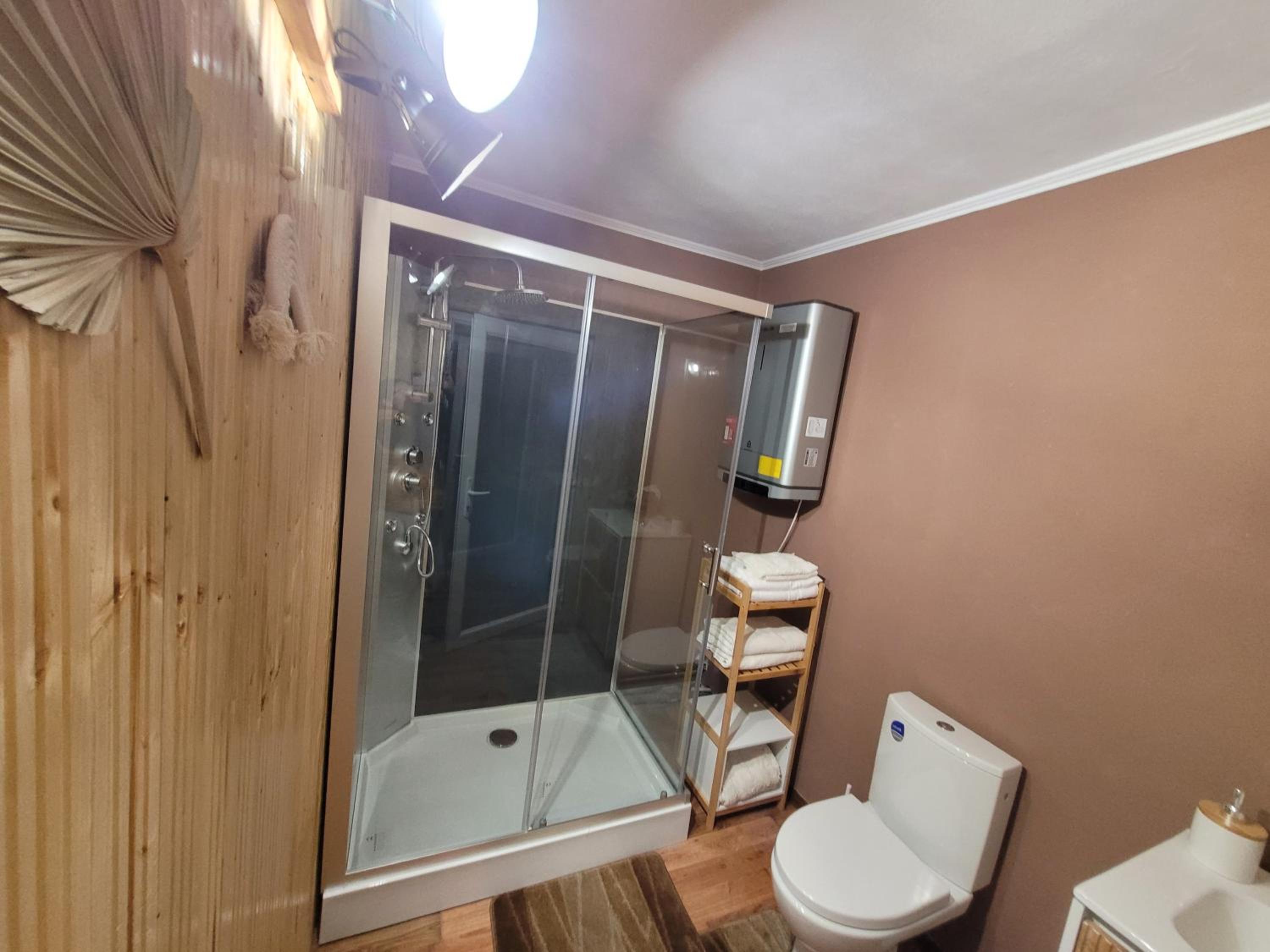 Two-Bedroom Deluxe Apartment photo 2