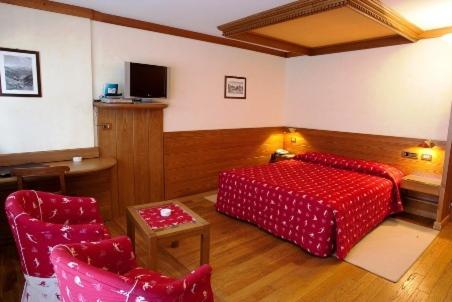 Large Double Room - Photo 2