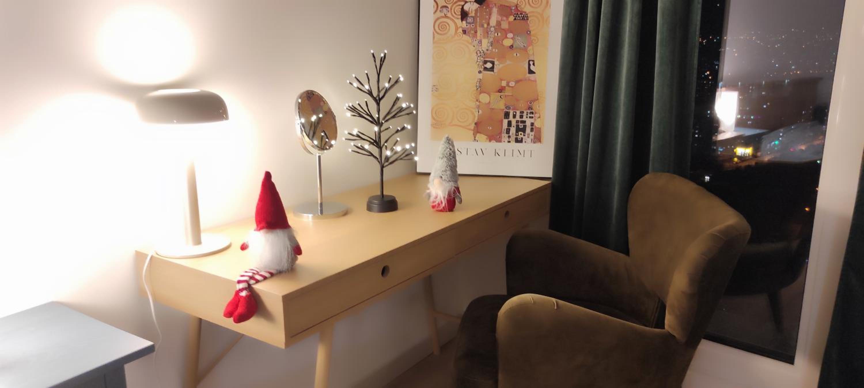 Deluxe One-Bedroom Apartment With City View