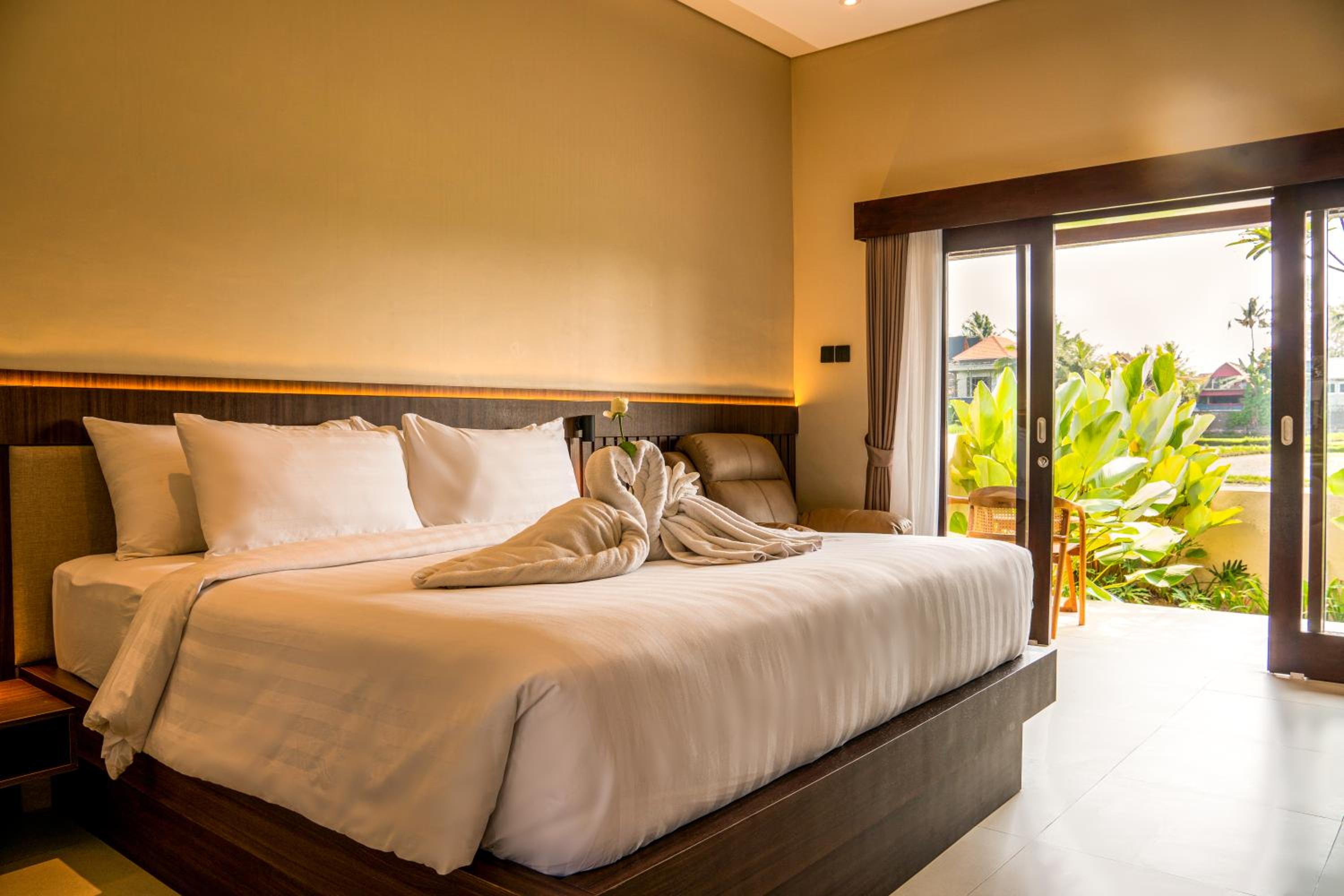 Deluxe King Room - Photo 1