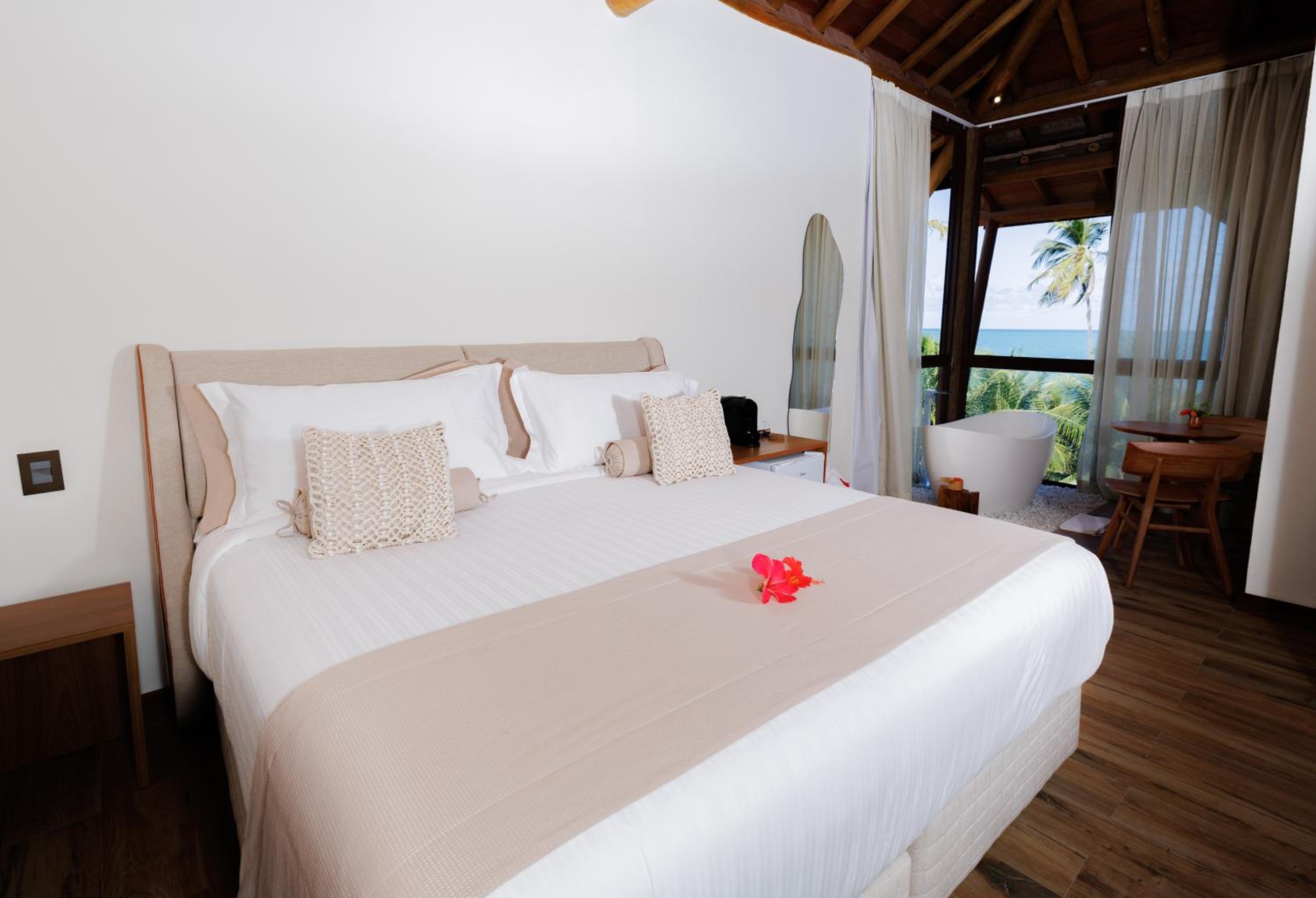 Deluxe Suite with Sea View photo 2