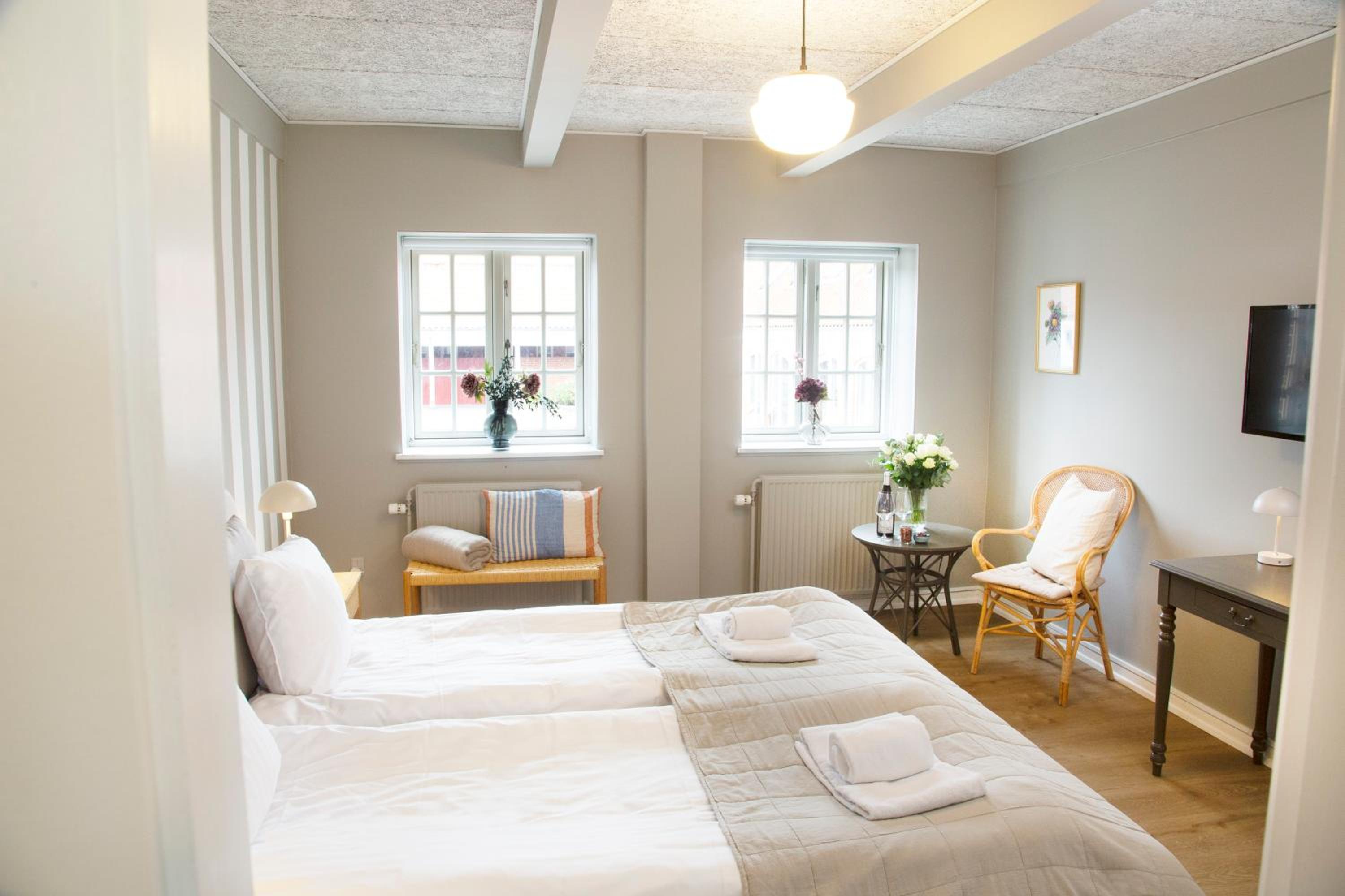 Standard Double Room - Photo 2