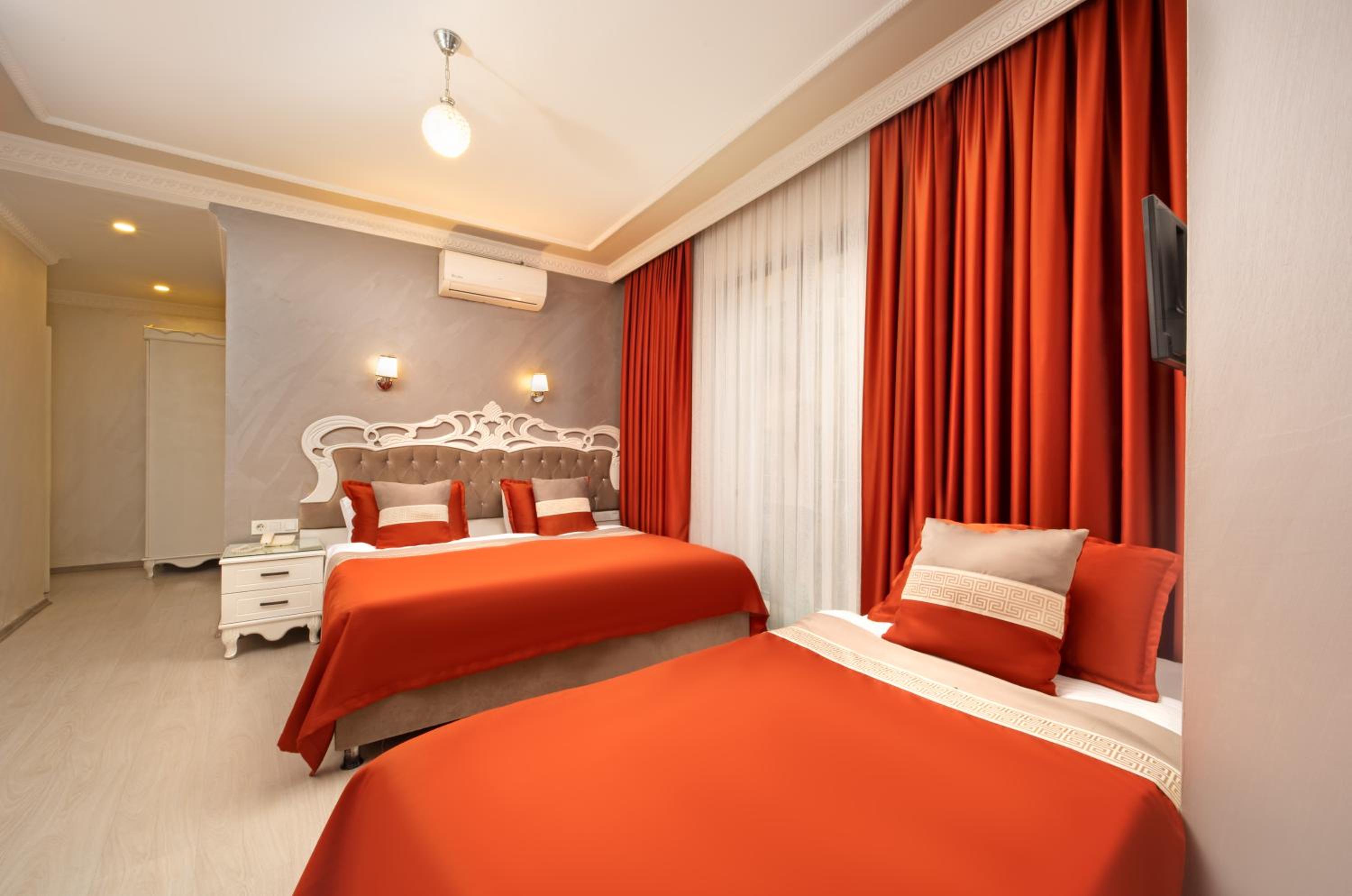 Deluxe Triple Room photo 2