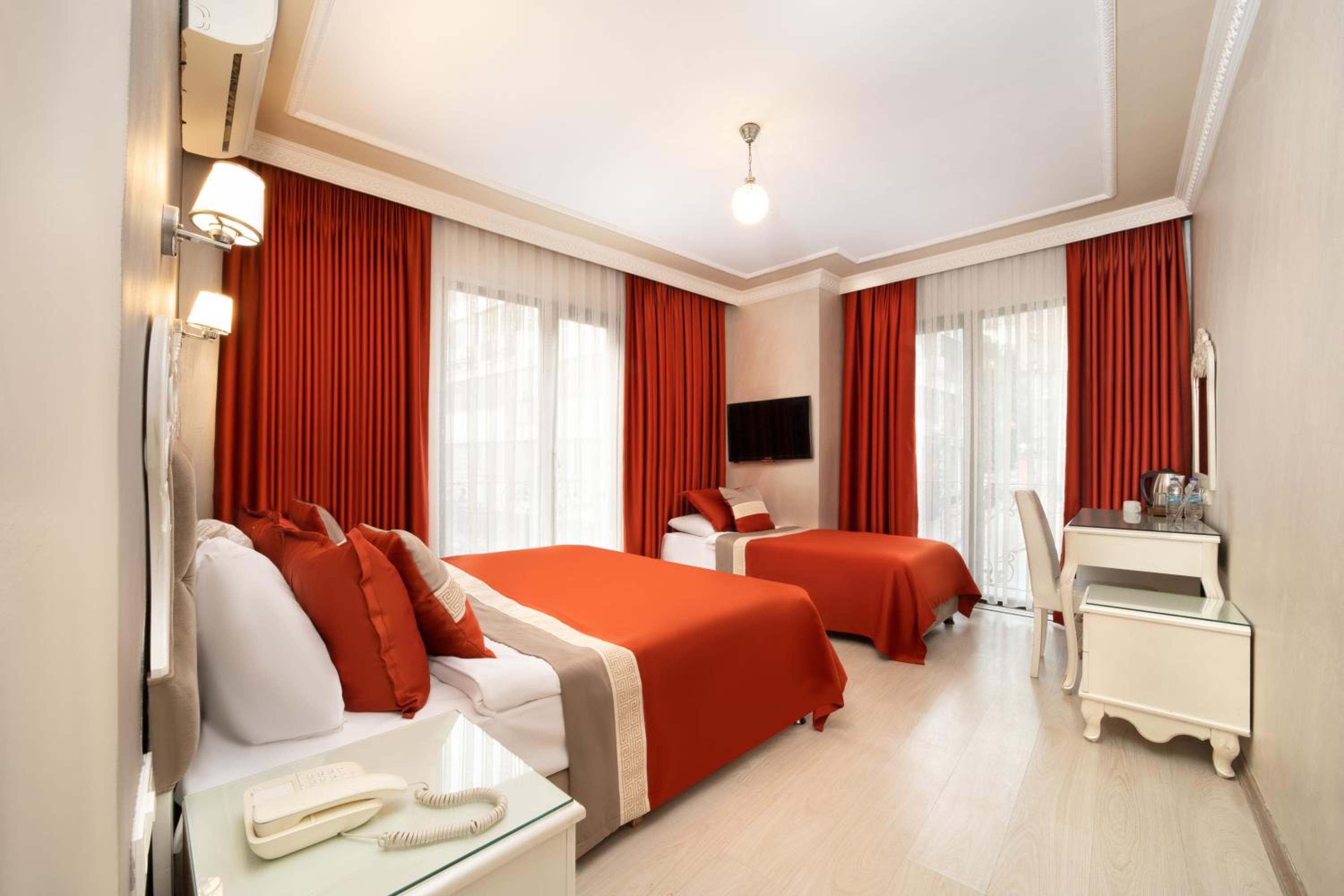 Deluxe Triple Room photo 1