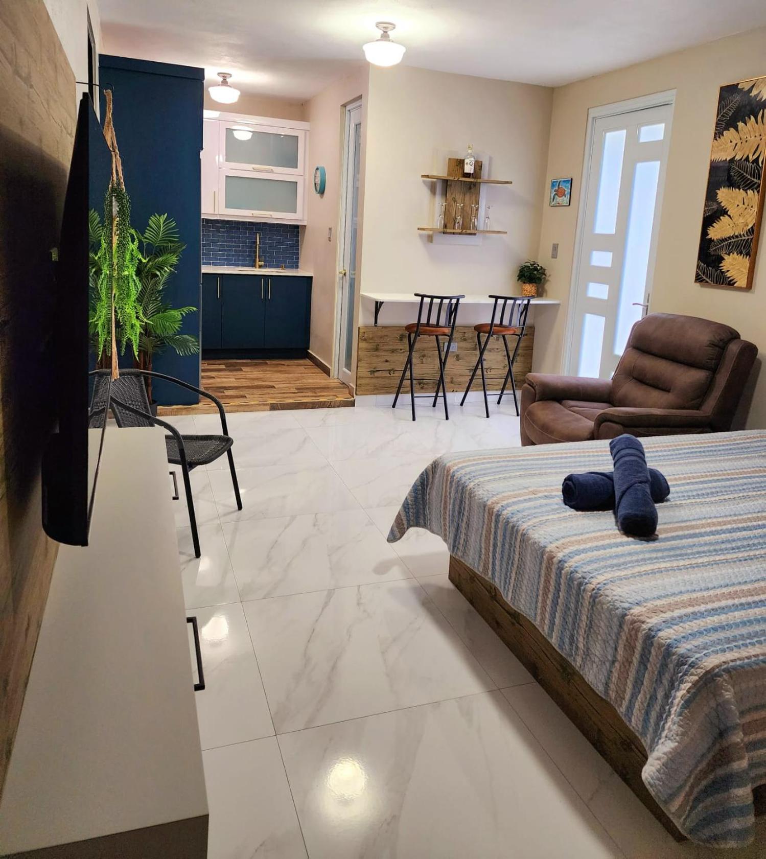 One-Bedroom Apartment photo 1