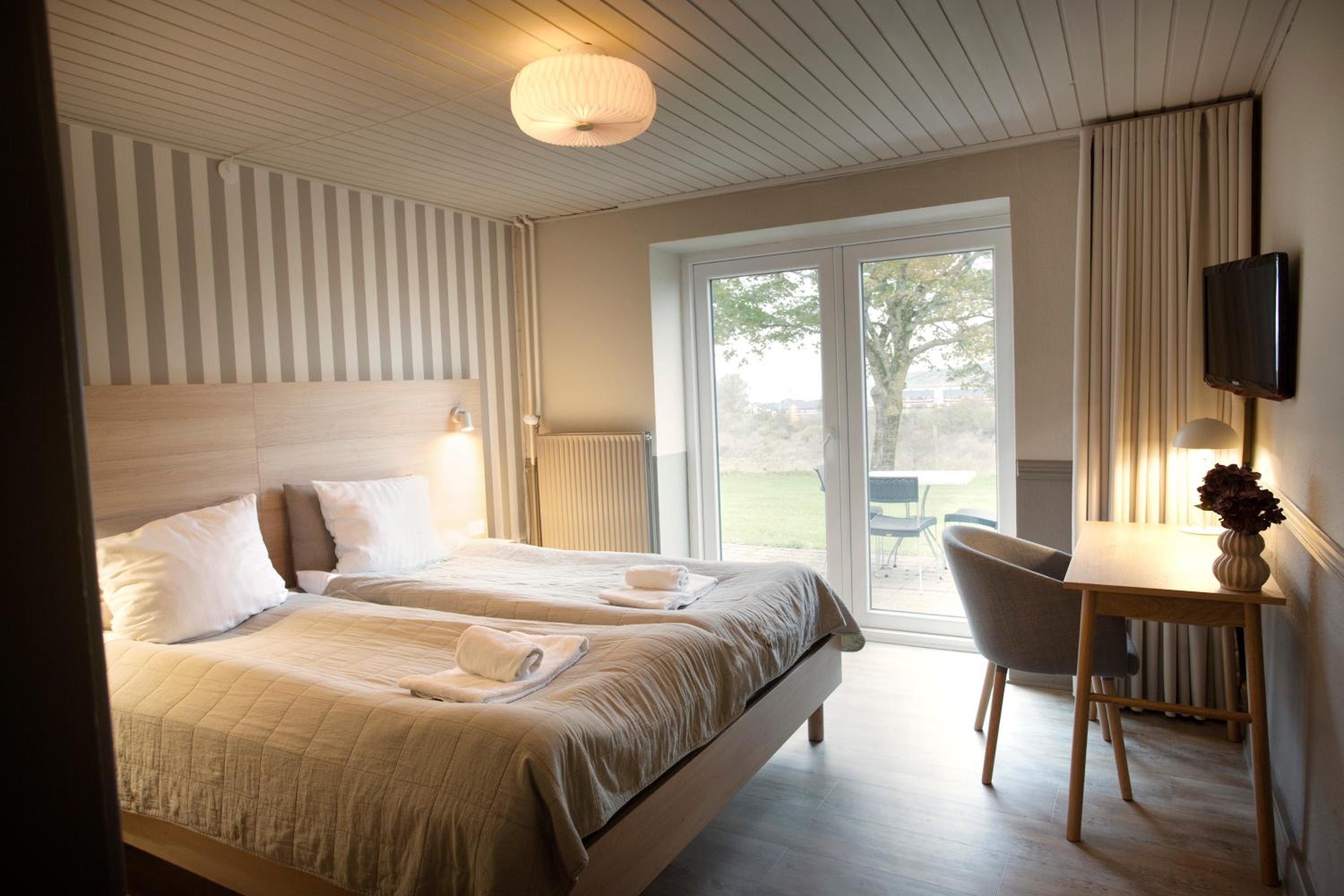 Family Room with Sea View - Photo 3