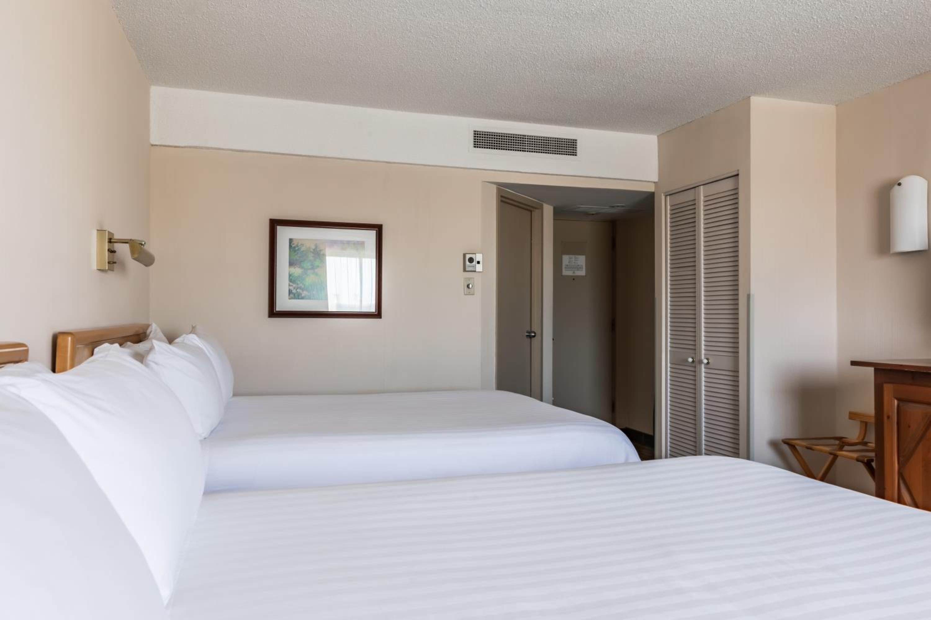 Classic Double Room with Two Double Beds - Photo 7