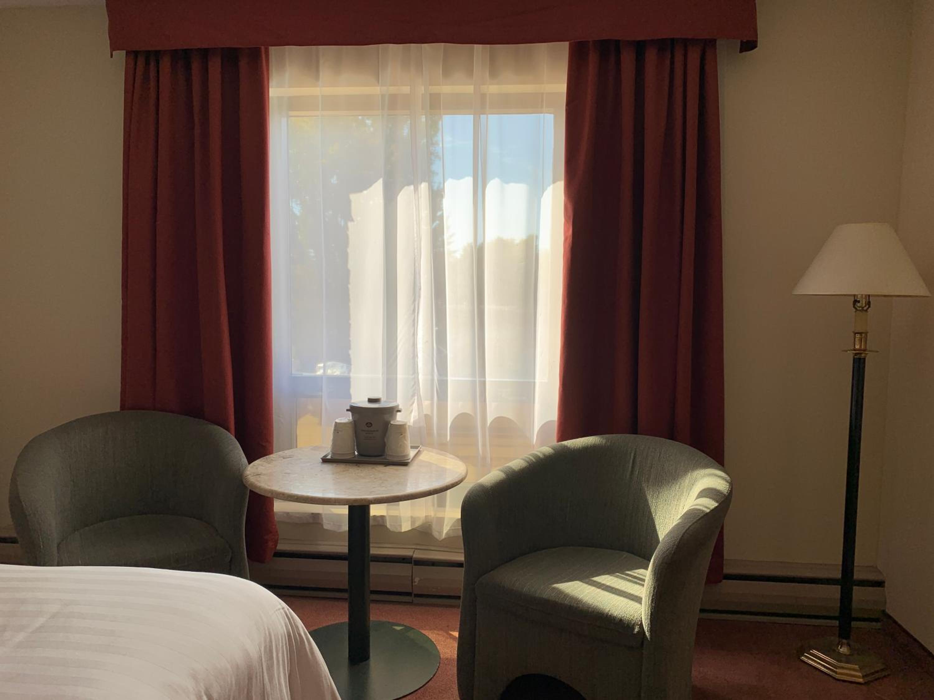 Classic Queen Room with Two Queen Beds - Photo 4