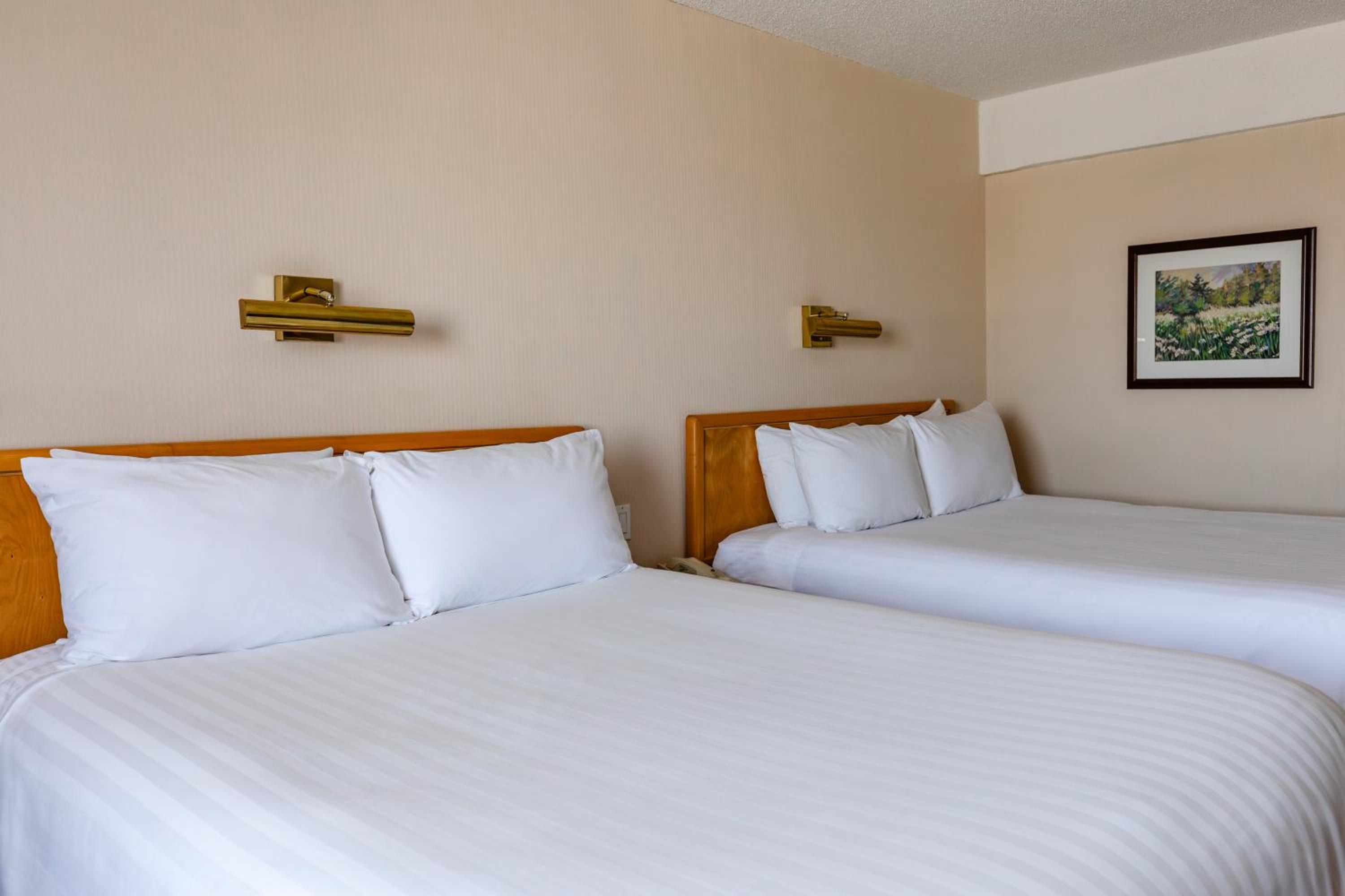 Business Queen Room with Two Queen Beds - Photo 5
