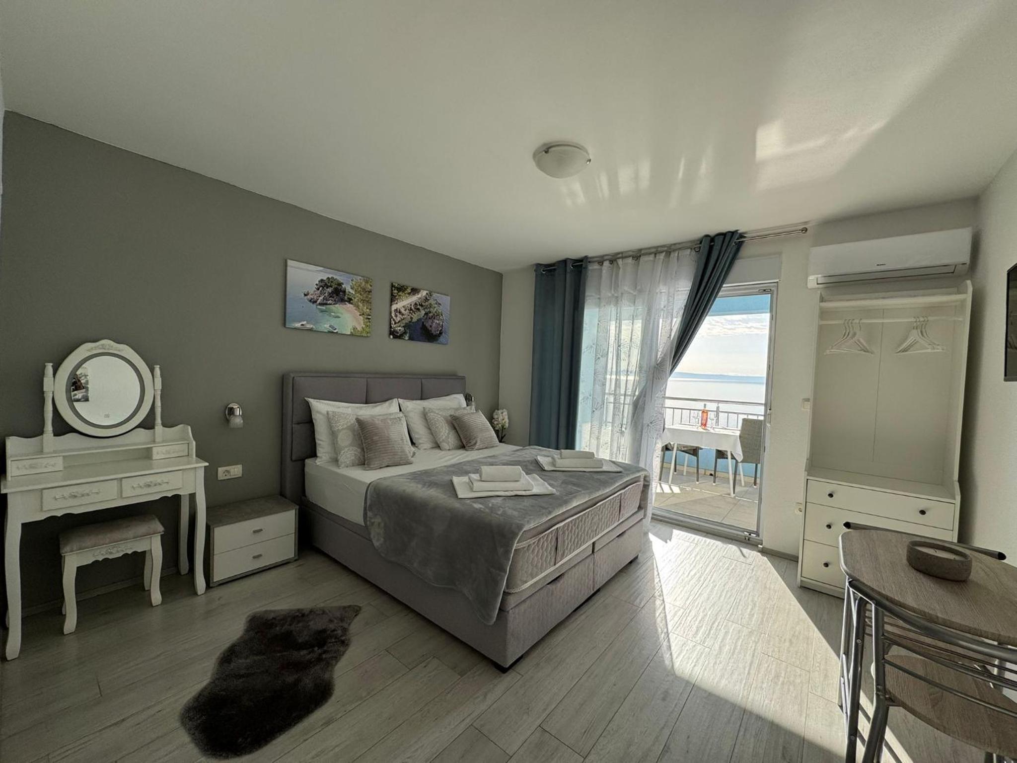 Studio Apartment photo 1