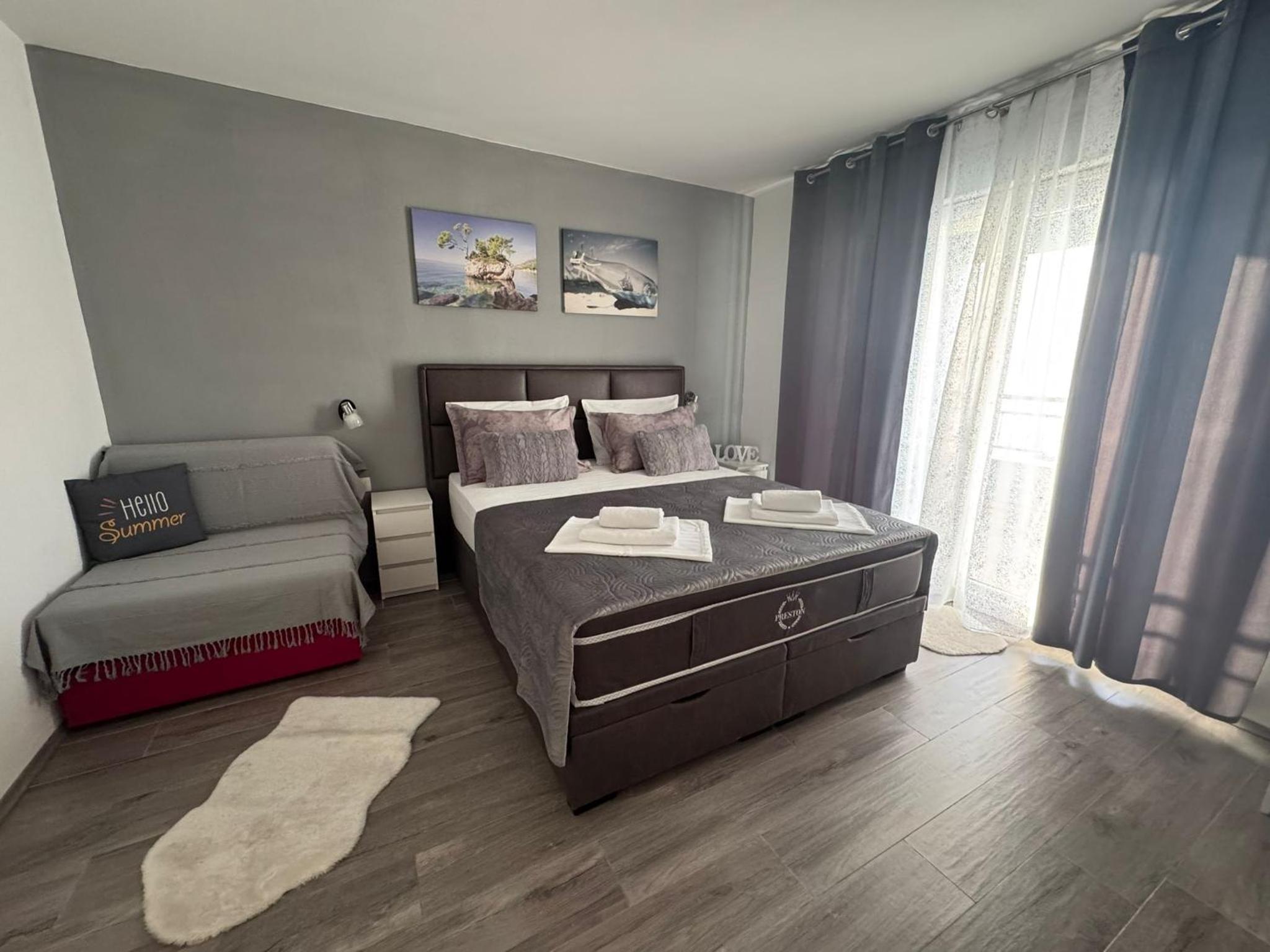 Studio Apartment photo 1