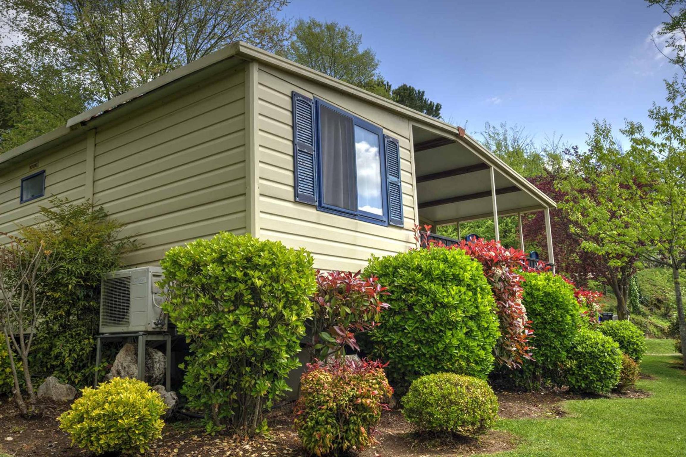 Budget Two-Bedroom Bungalow with Kitchenette and Patio photo 3