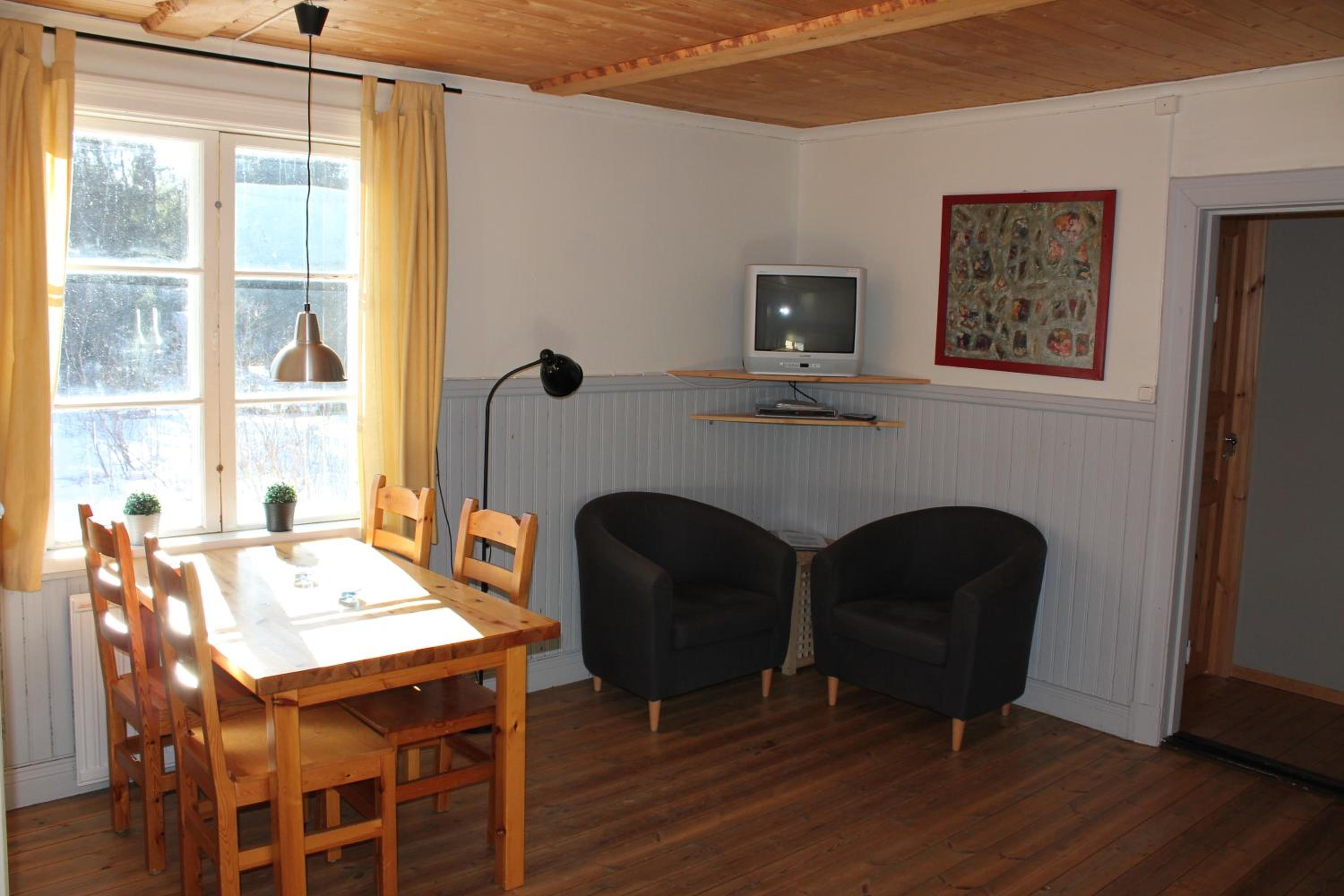 Two-Bedroom Apartment (5 Adults) - Photo 2
