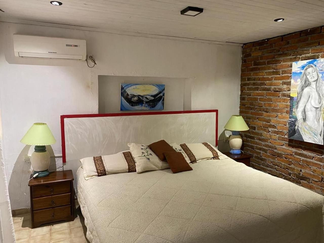 One-Bedroom House photo 1