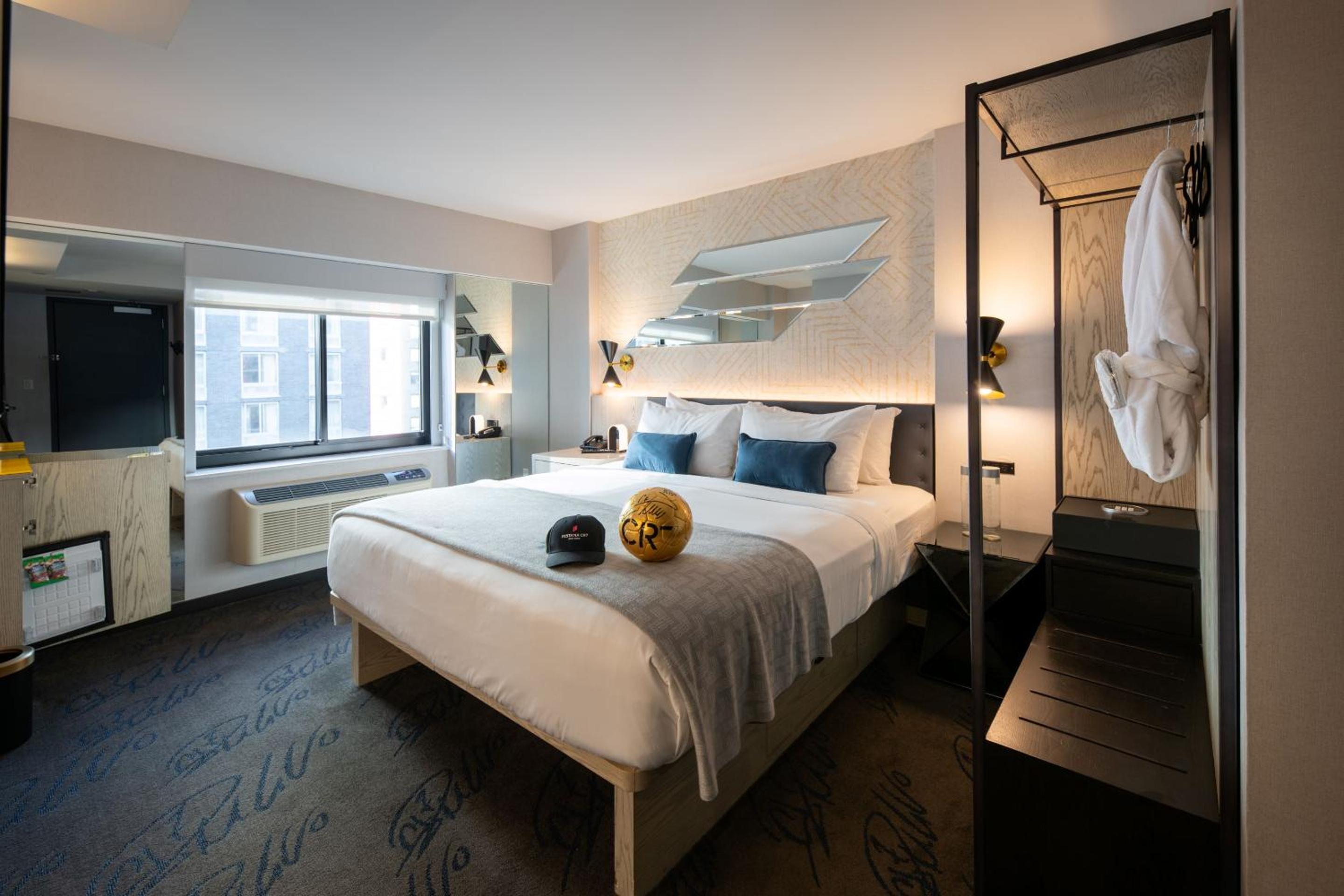 Deluxe King Room ADA