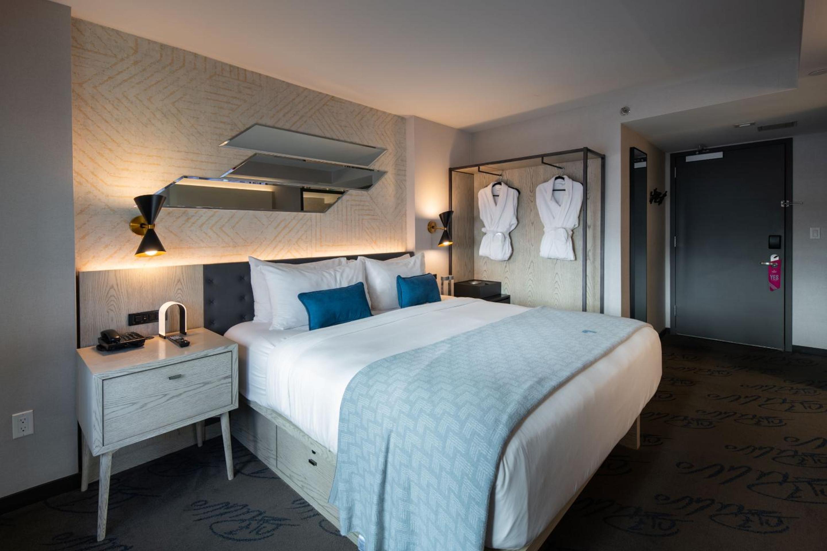 Deluxe King Room ADA