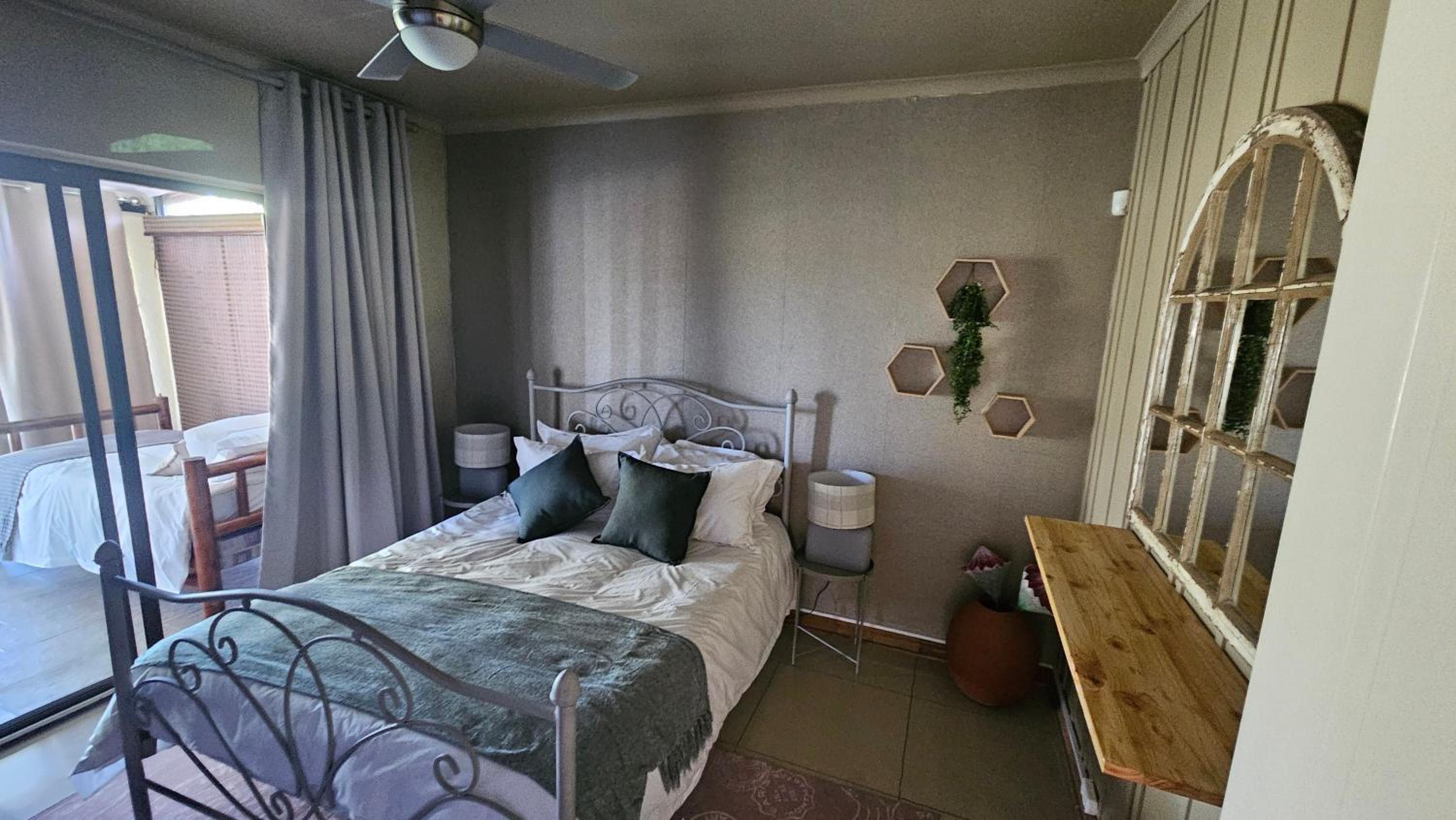 One-Bedroom House photo 2