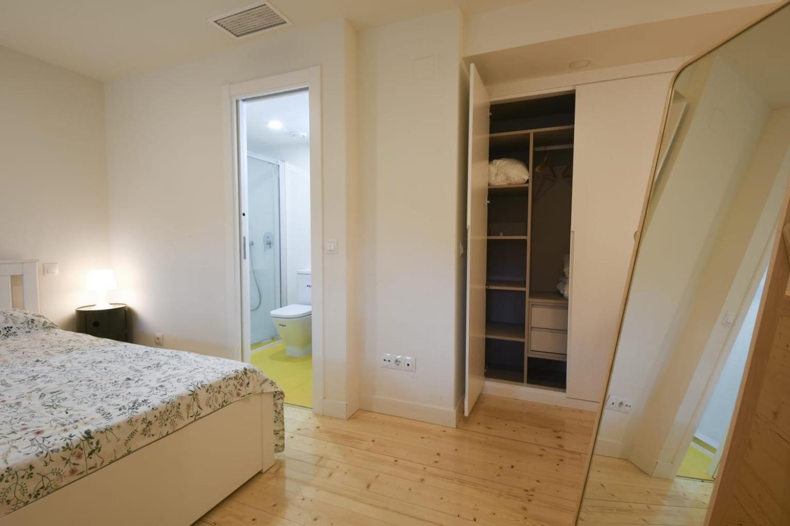 One-Bedroom Apartment photo 2