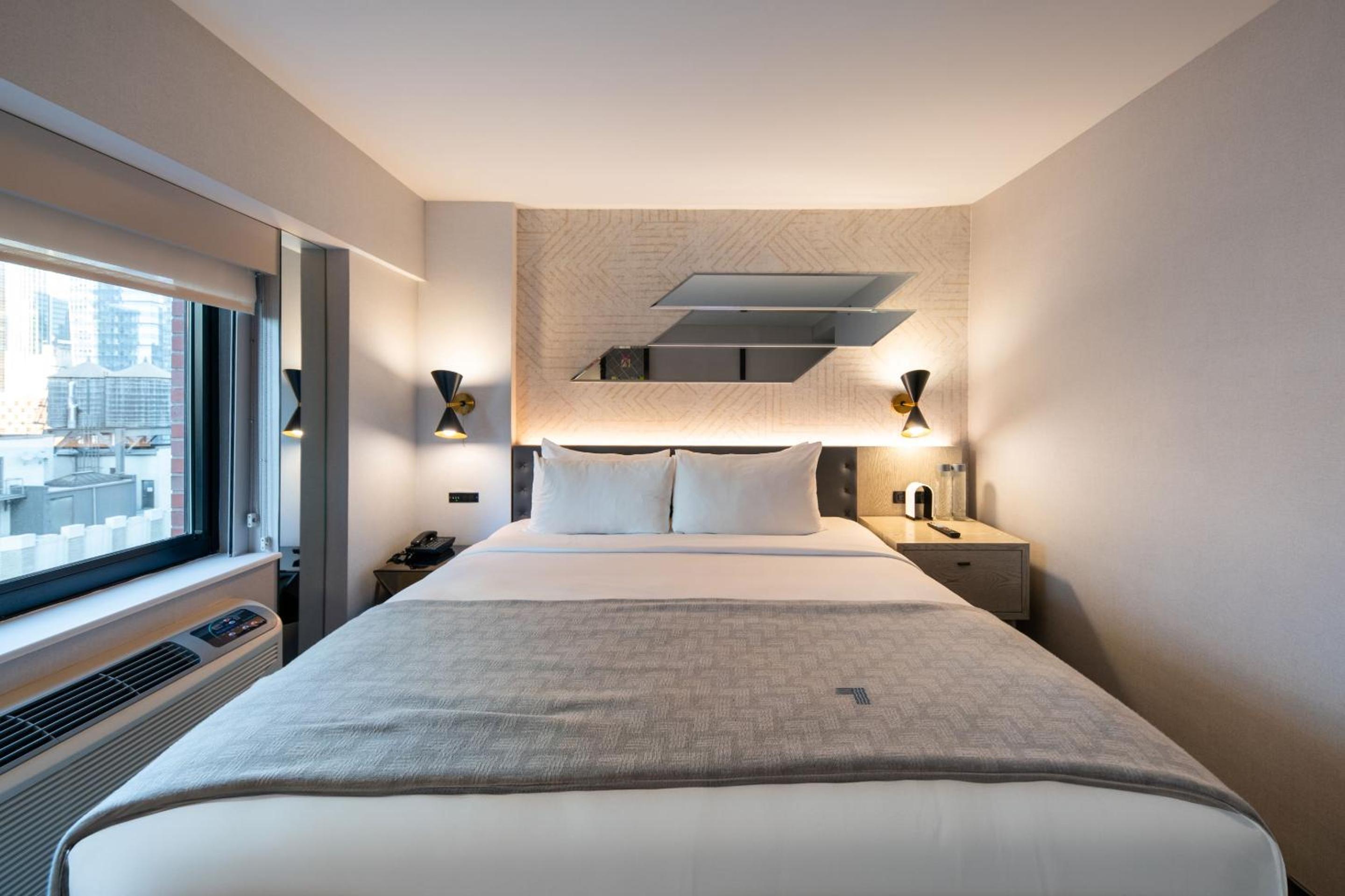 Superior King High Floor Room