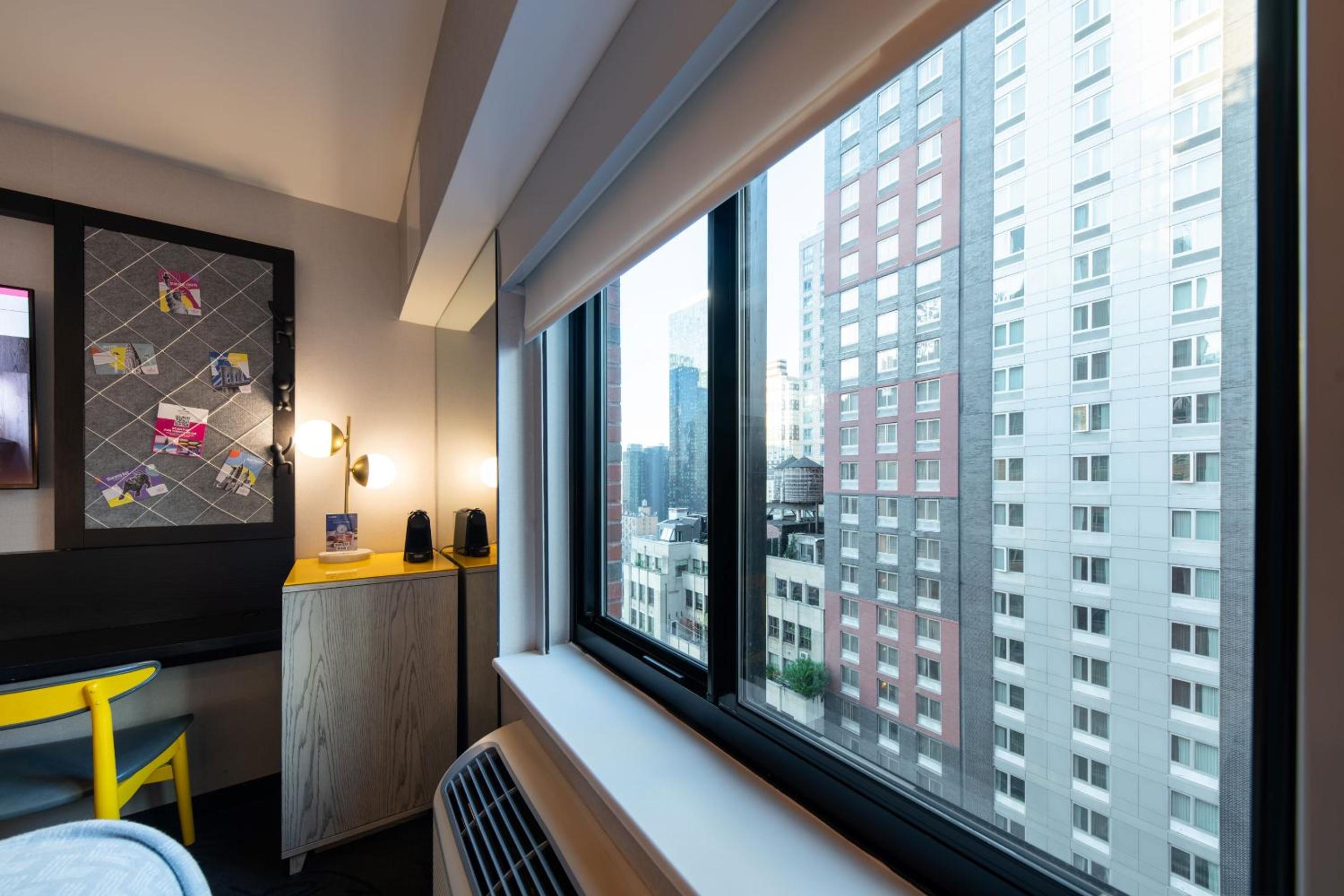 Superior King High Floor Room thumbnail 6