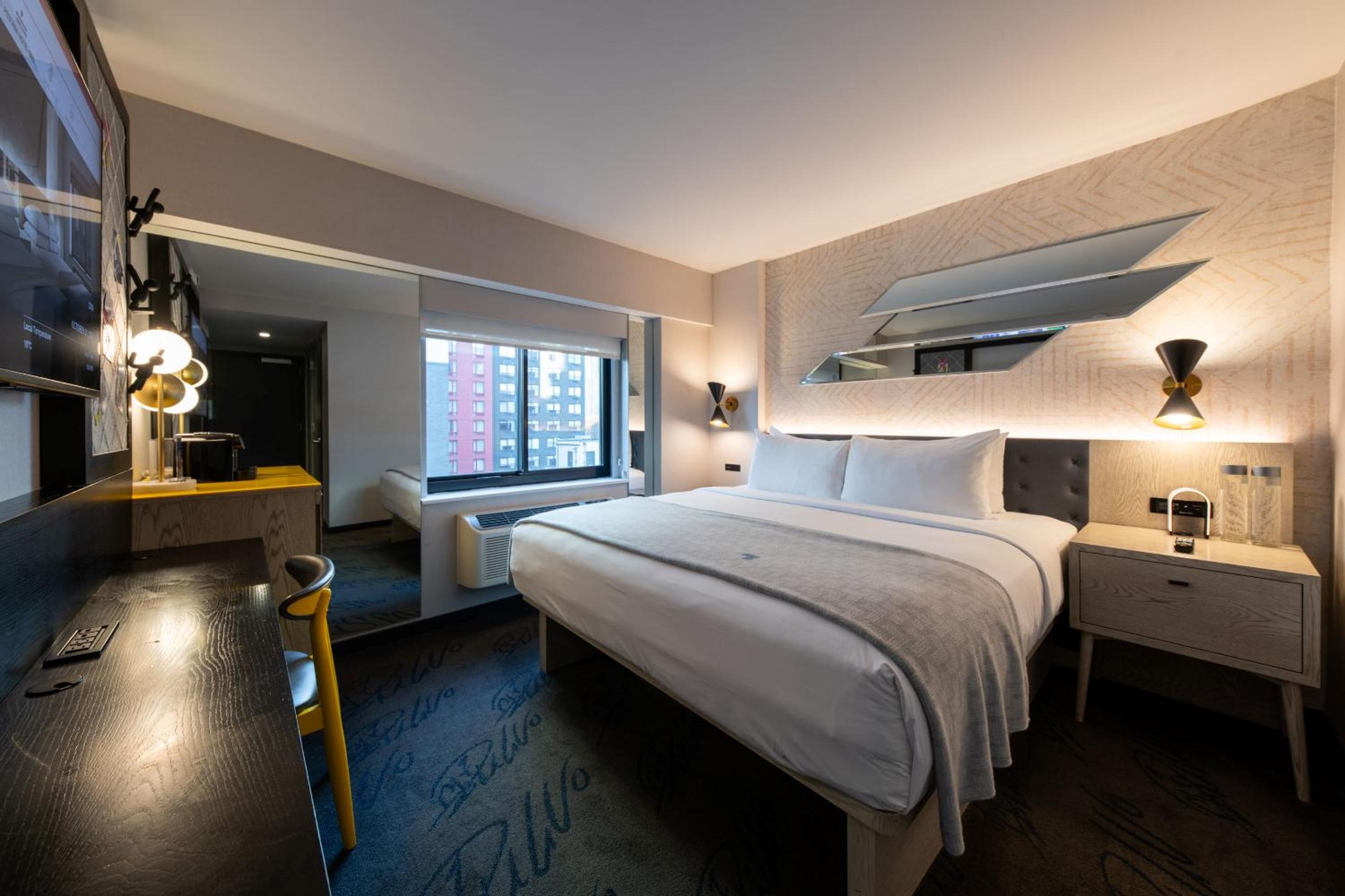 ADA - Superior King High Floor Room thumbnail 6
