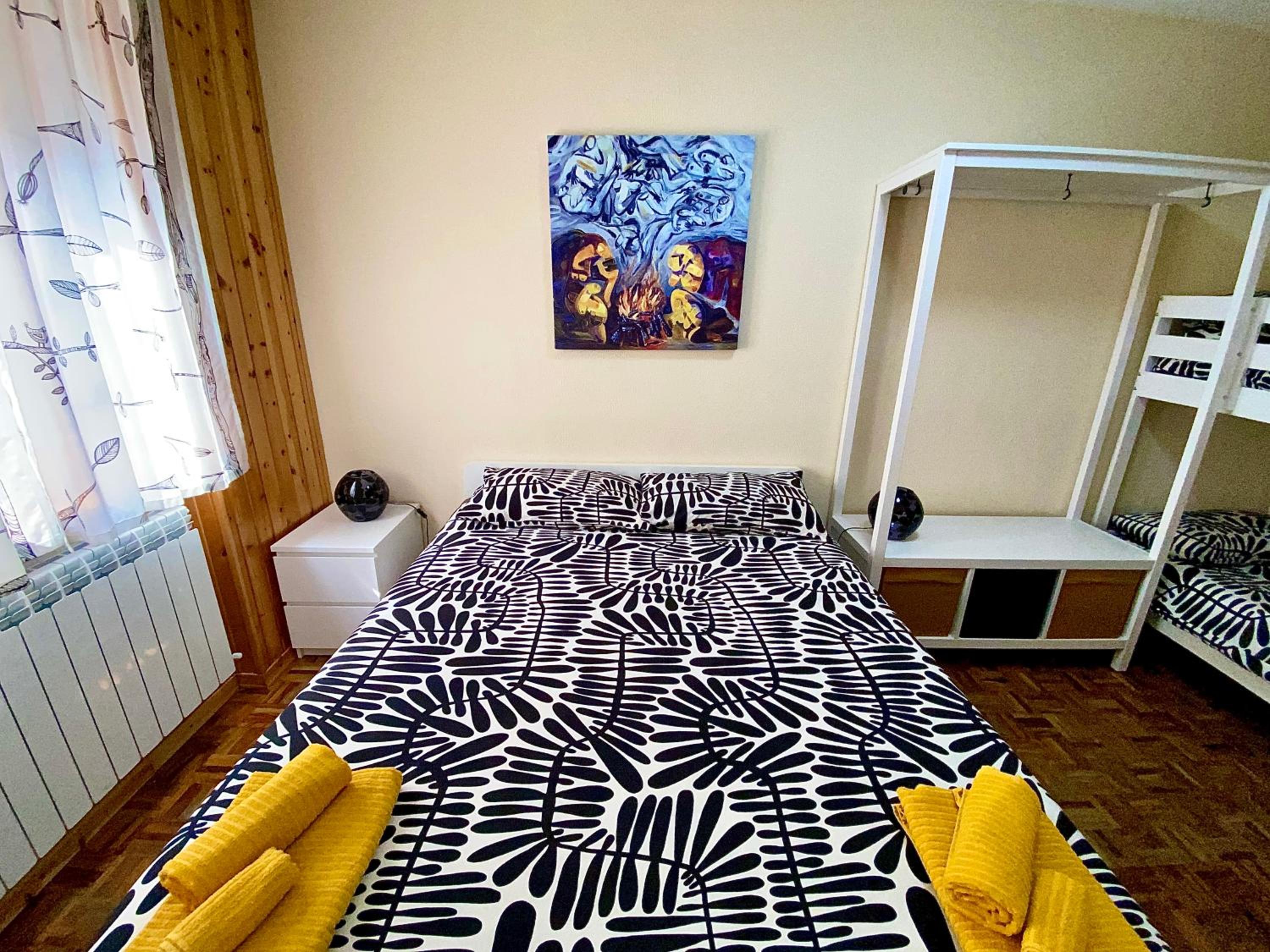 One-Bedroom Apartment photo 1