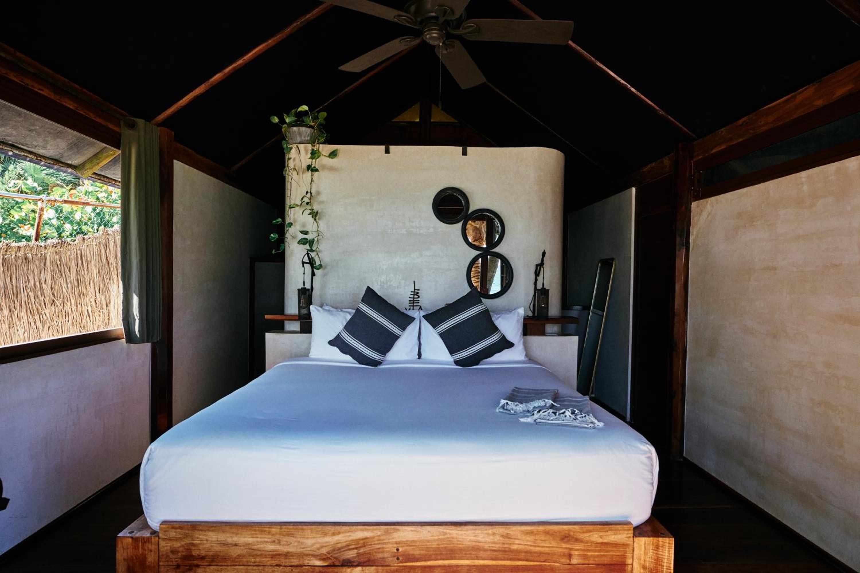 Deluxe Double Room with Balcony and Sea View