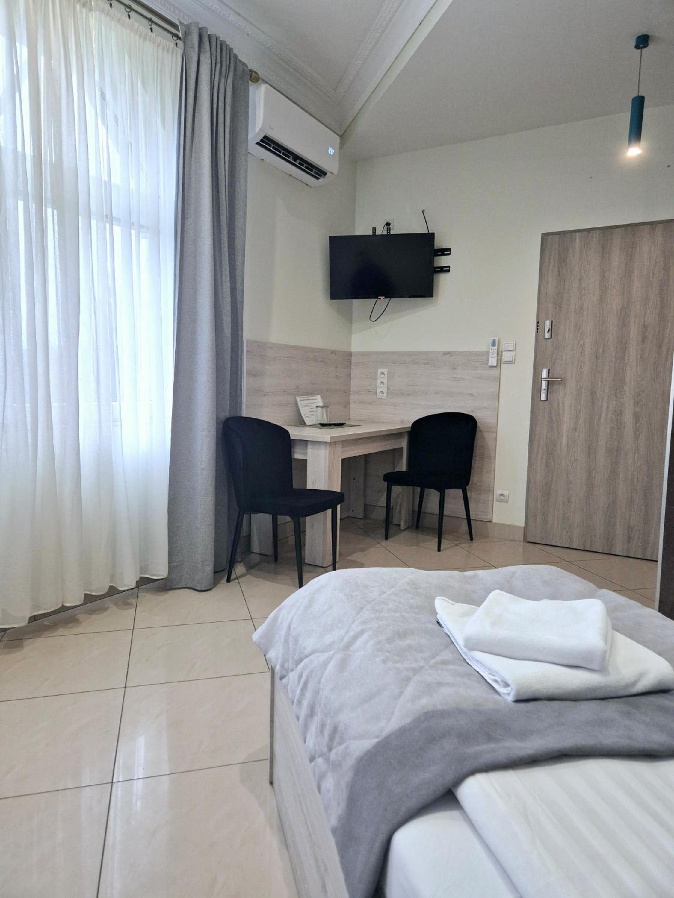 Standard Double Room - Photo 4