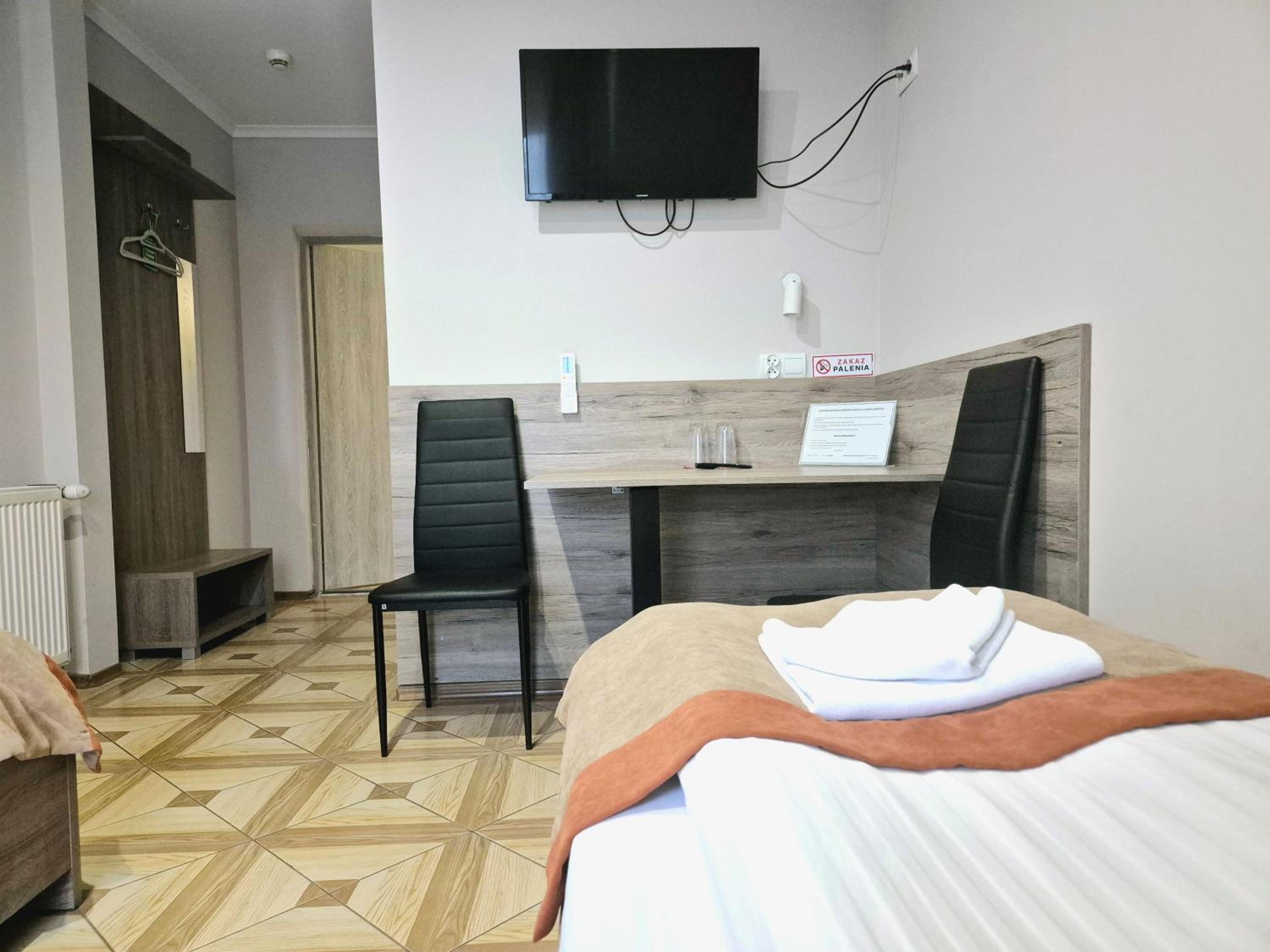 Standard Twin Room - Photo 2