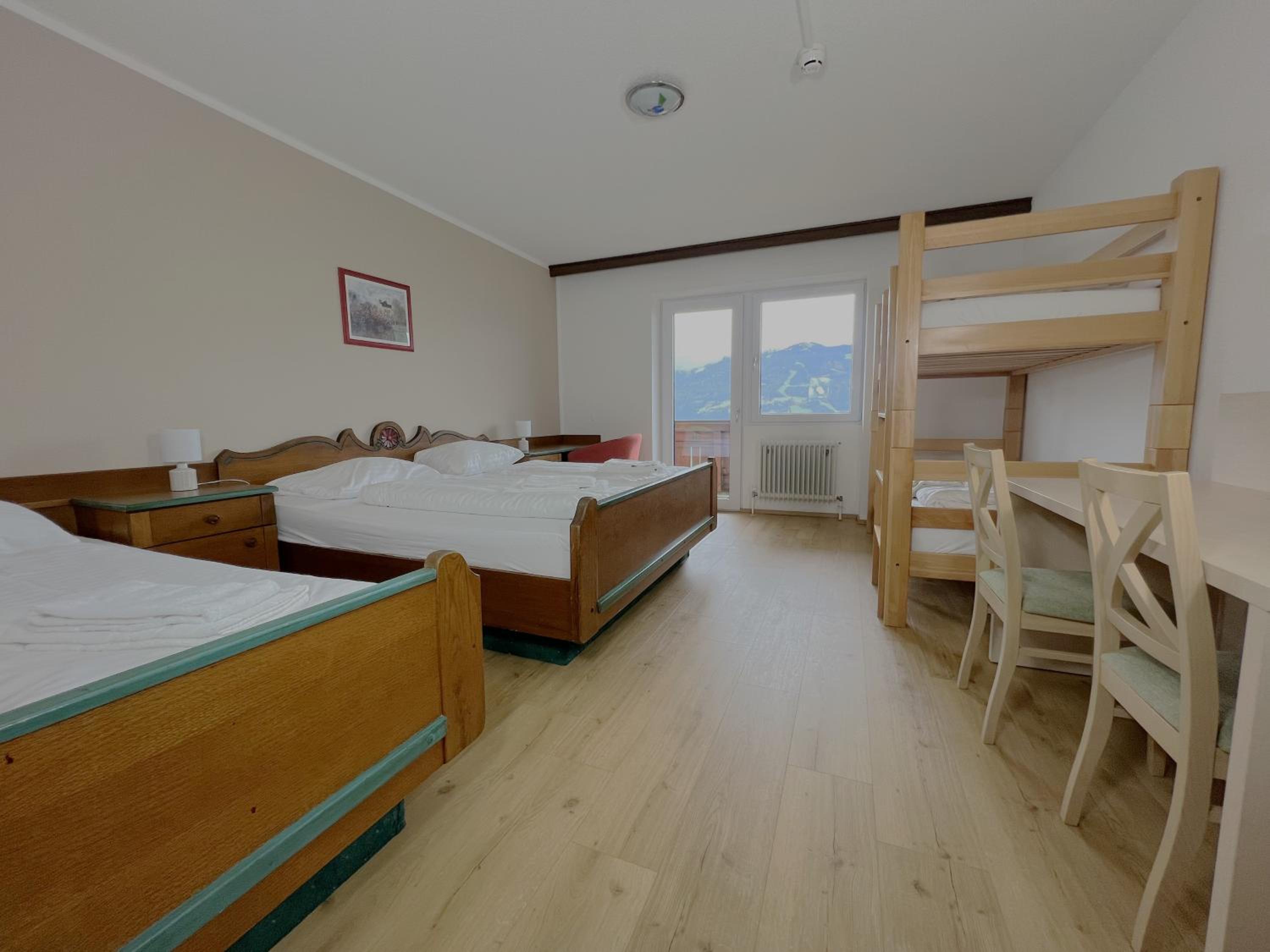 5-Bed Room photo 2